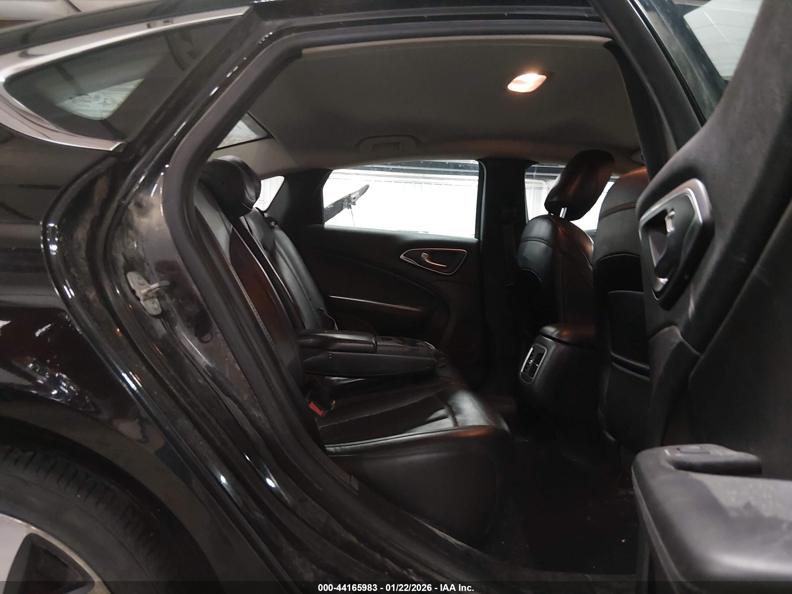 CHRYSLER 200 image 8