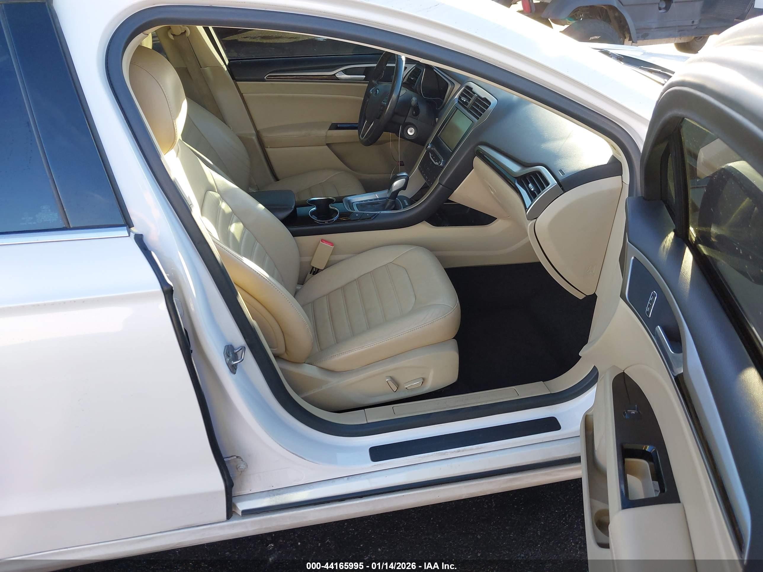 FORD FUSION image 5