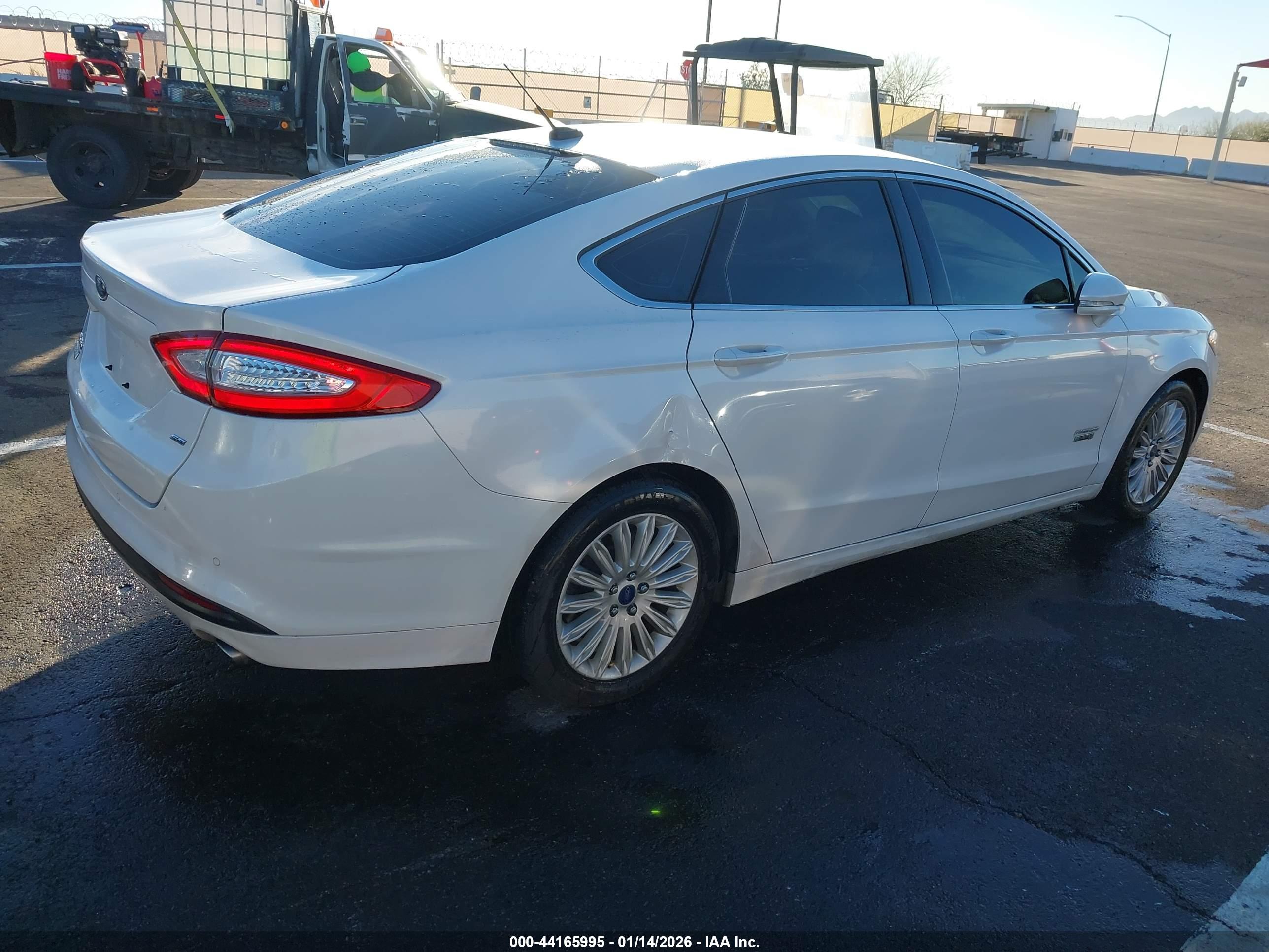 FORD FUSION image 6
