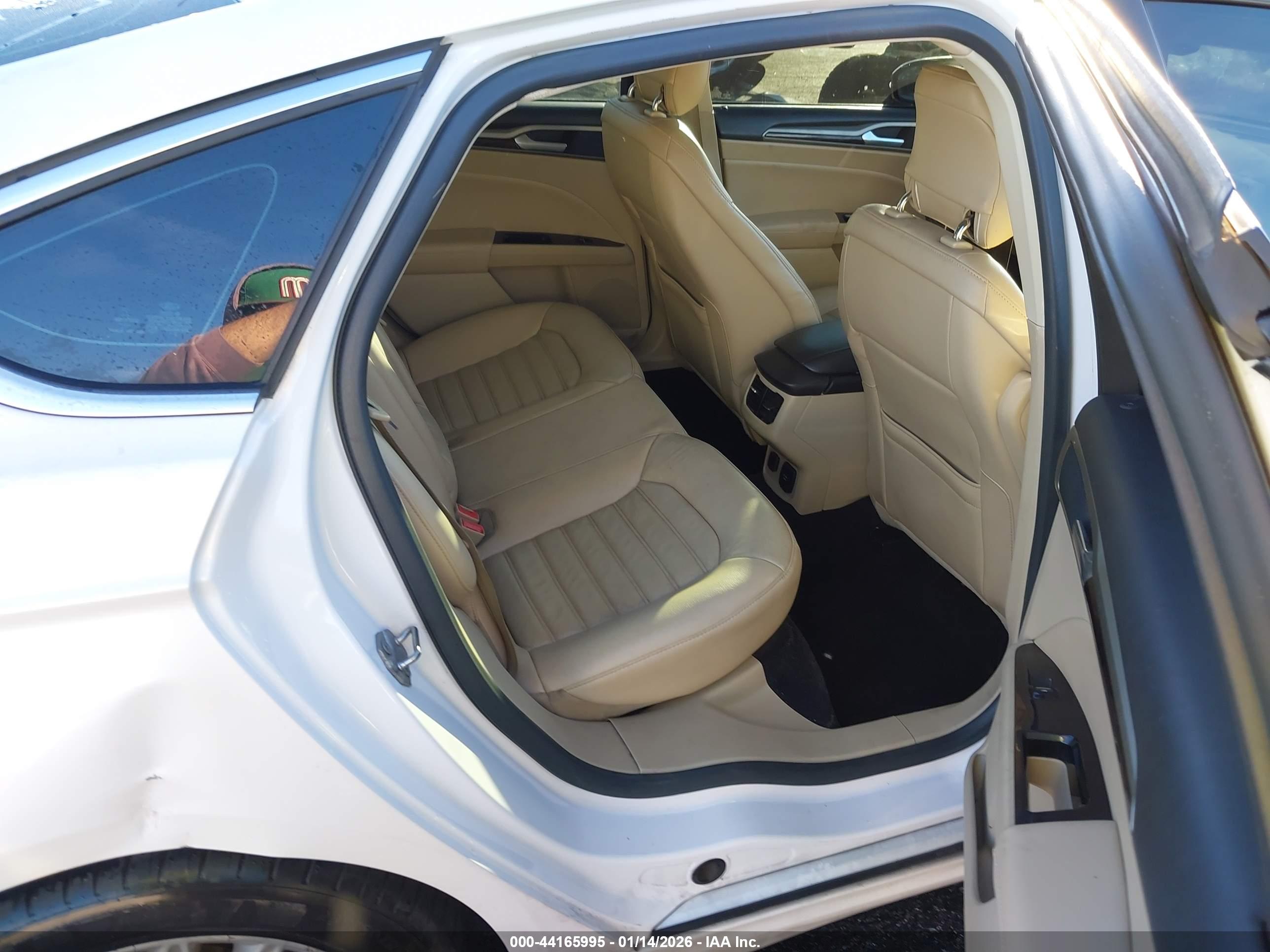 FORD FUSION image 8
