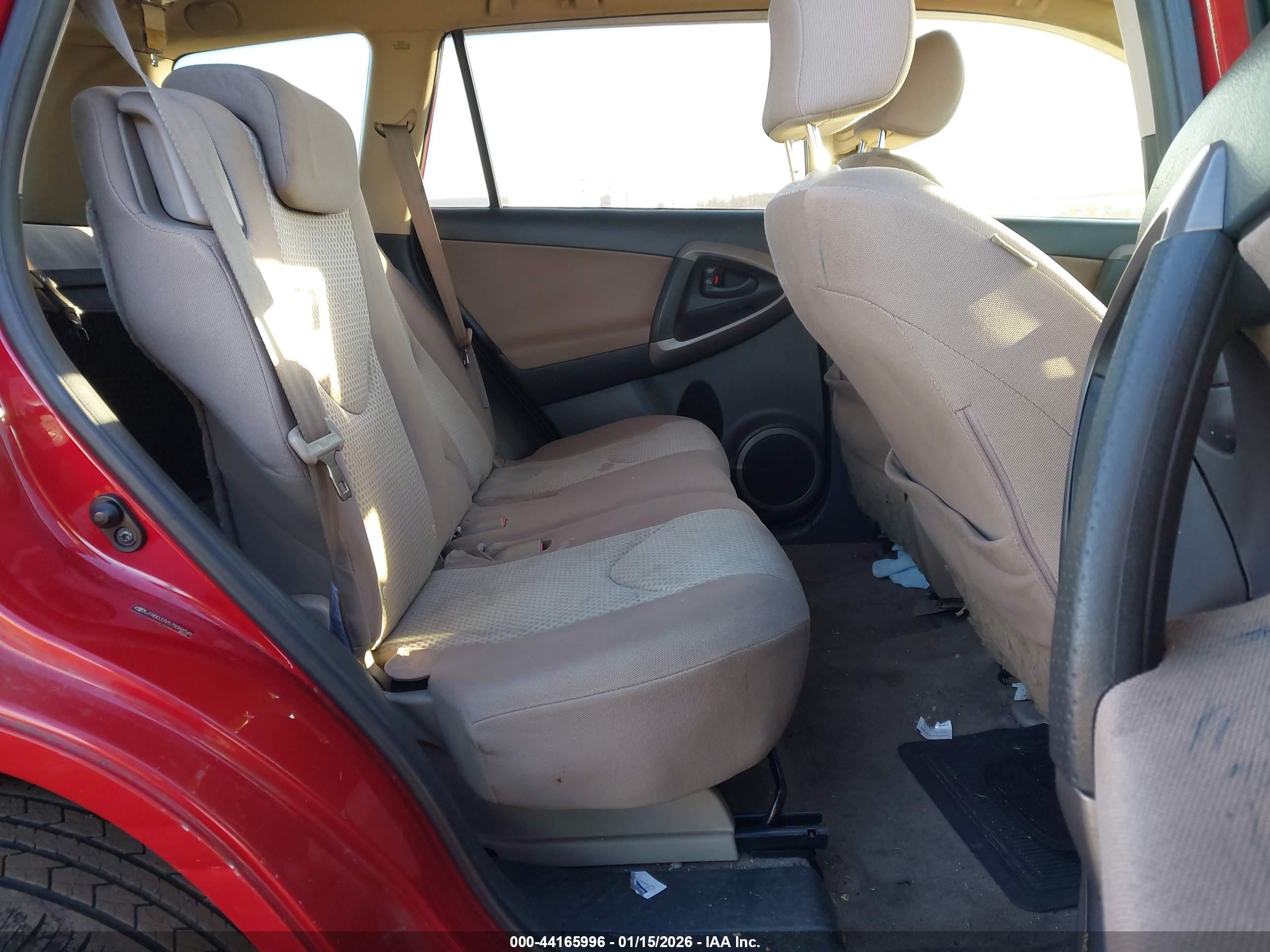 TOYOTA RAV4 image 8