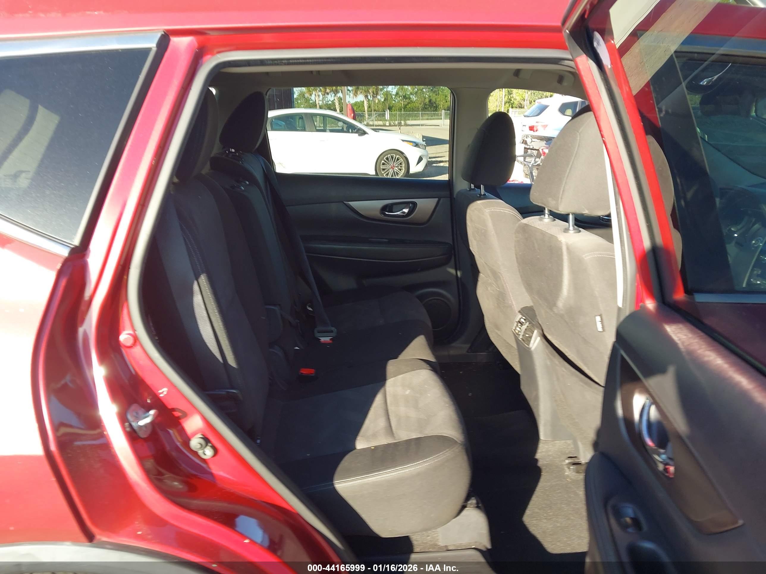 NISSAN ROGUE image 8