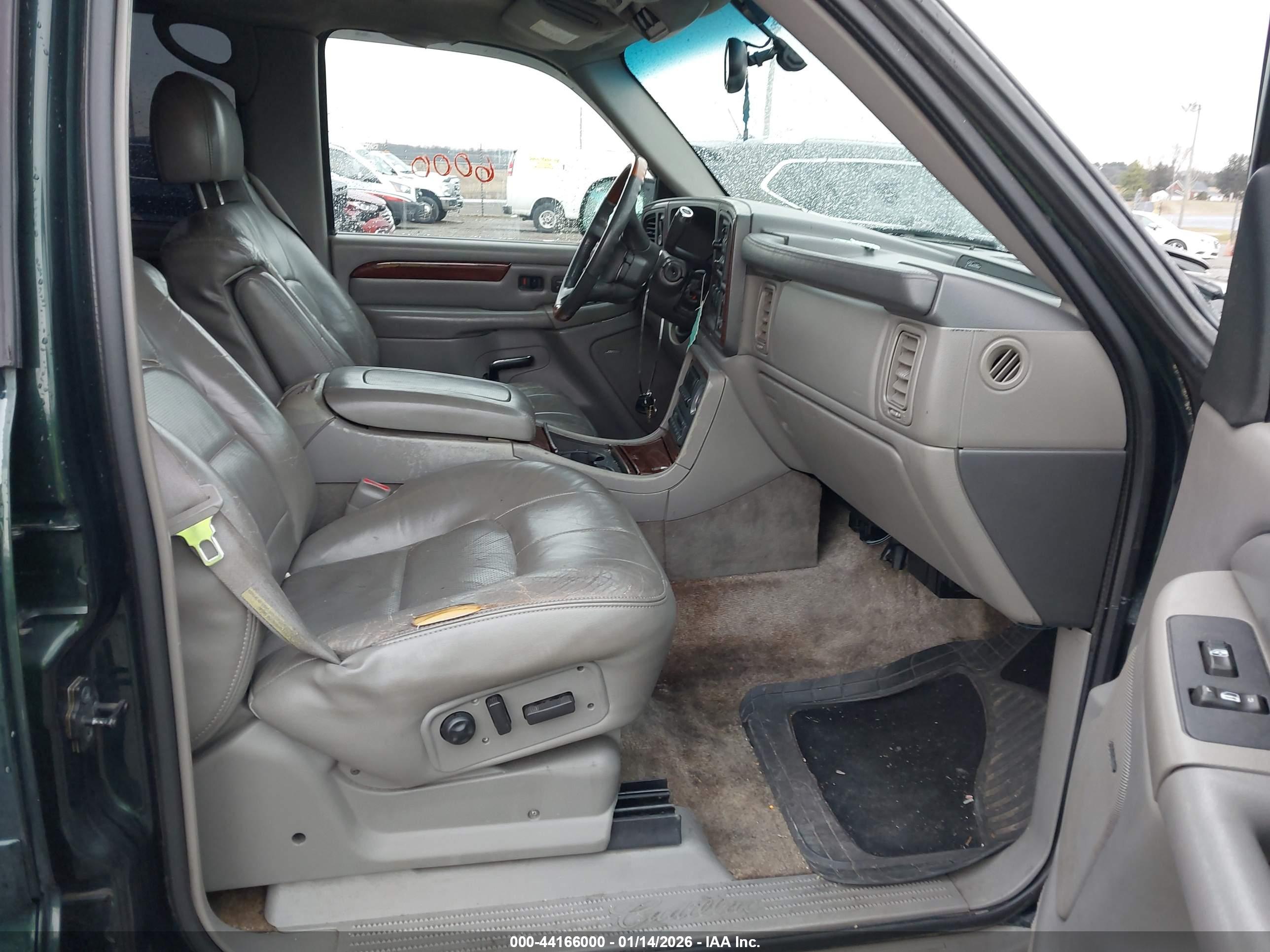 CADILLAC ESCALADE image 5