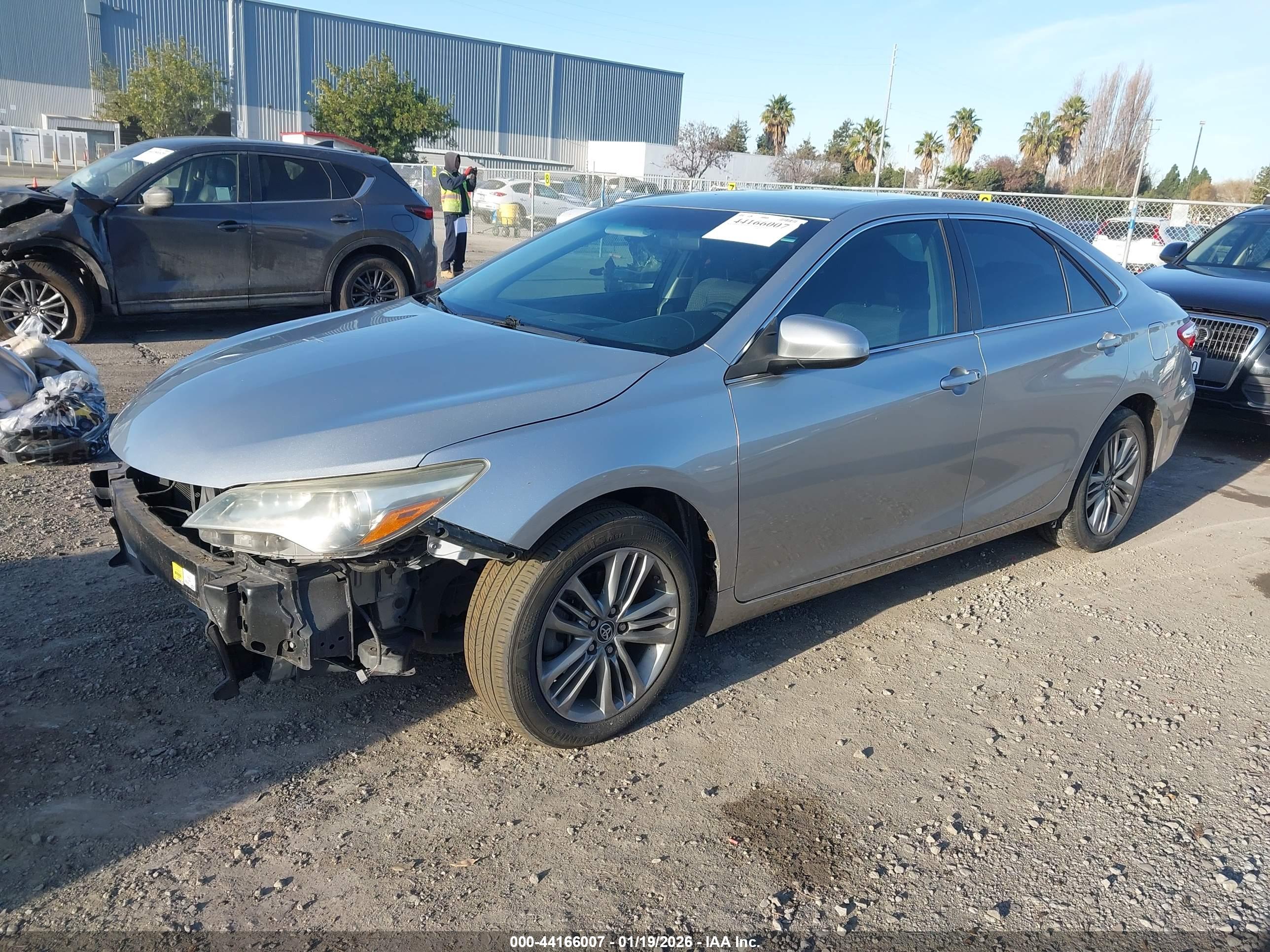 TOYOTA CAMRY image 2
