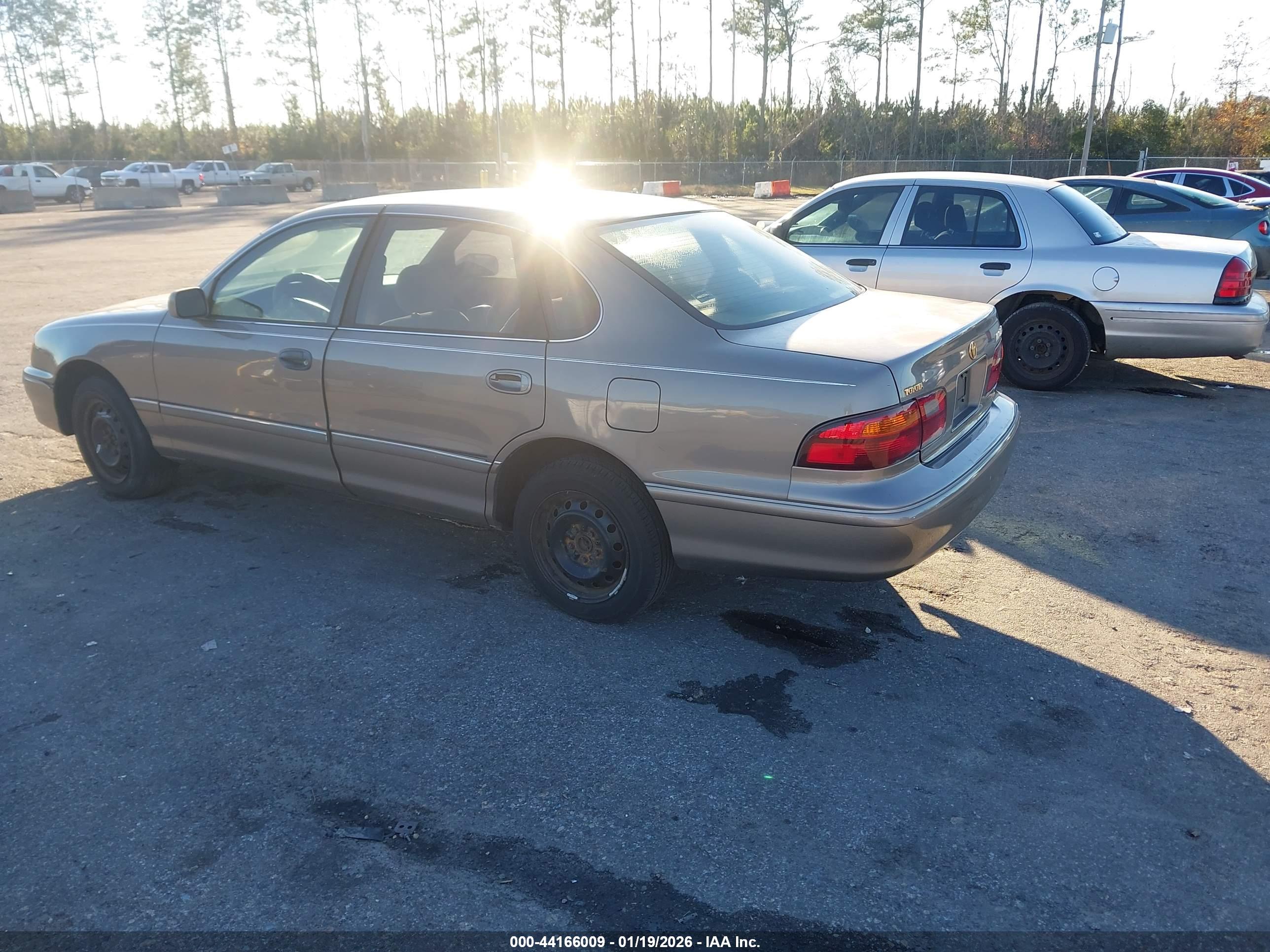 TOYOTA AVALON image 3