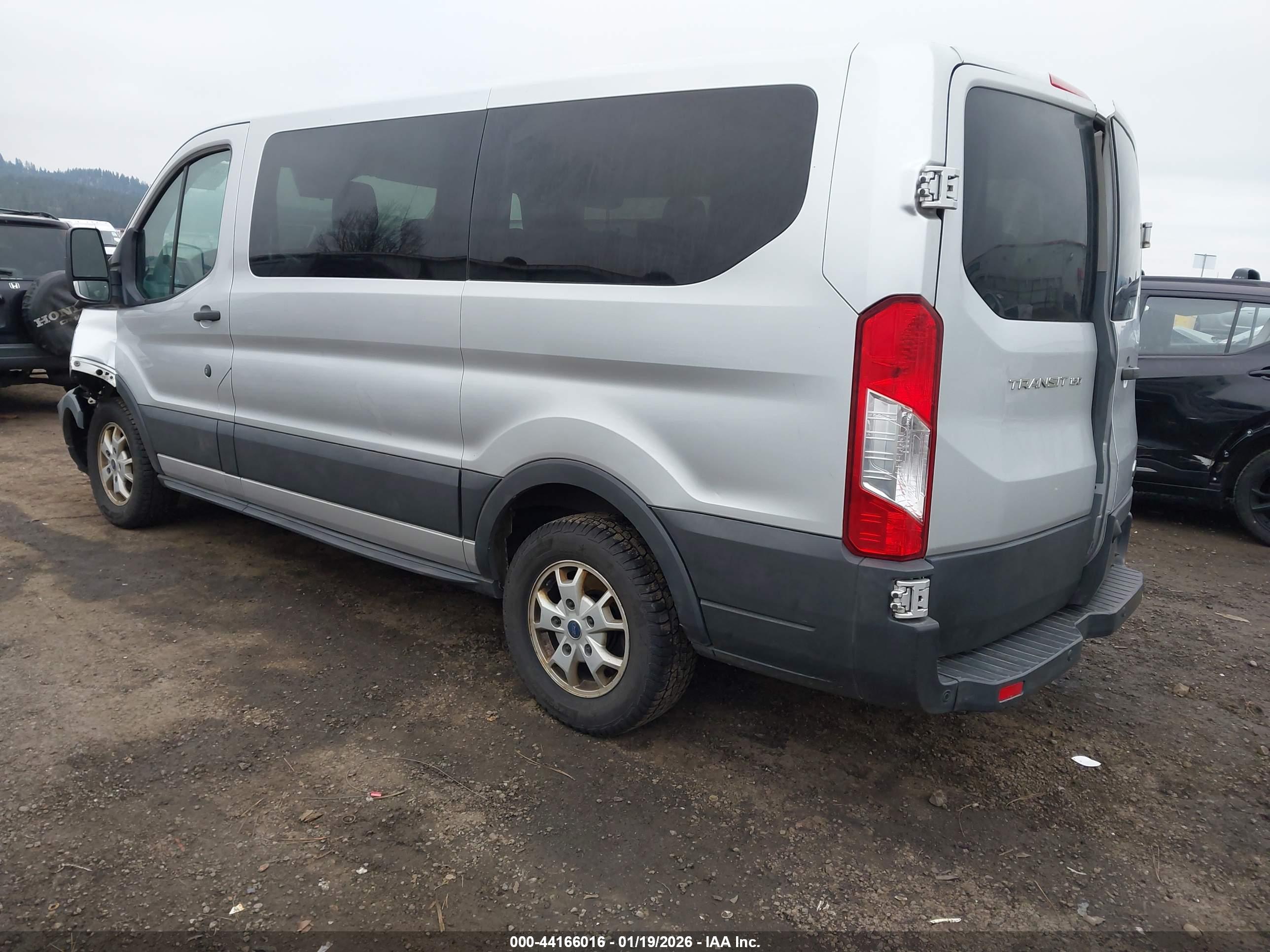 FORD TRANSIT-150 image 3