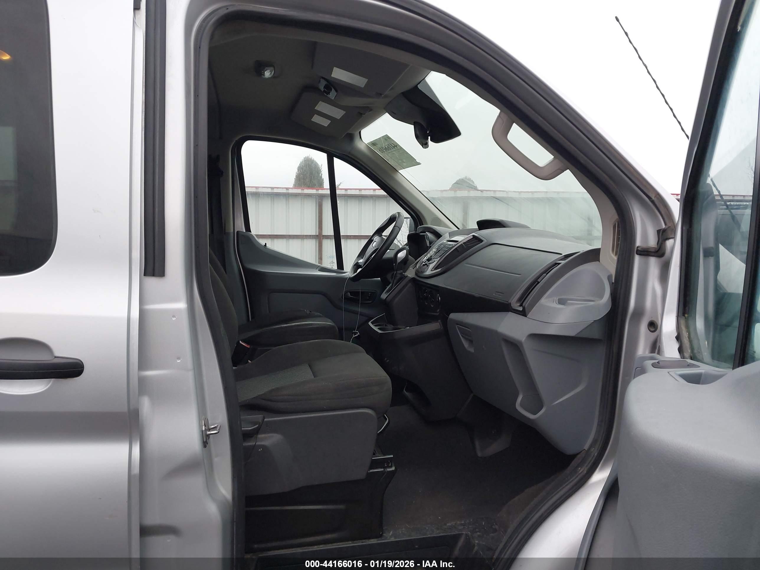 FORD TRANSIT-150 image 5