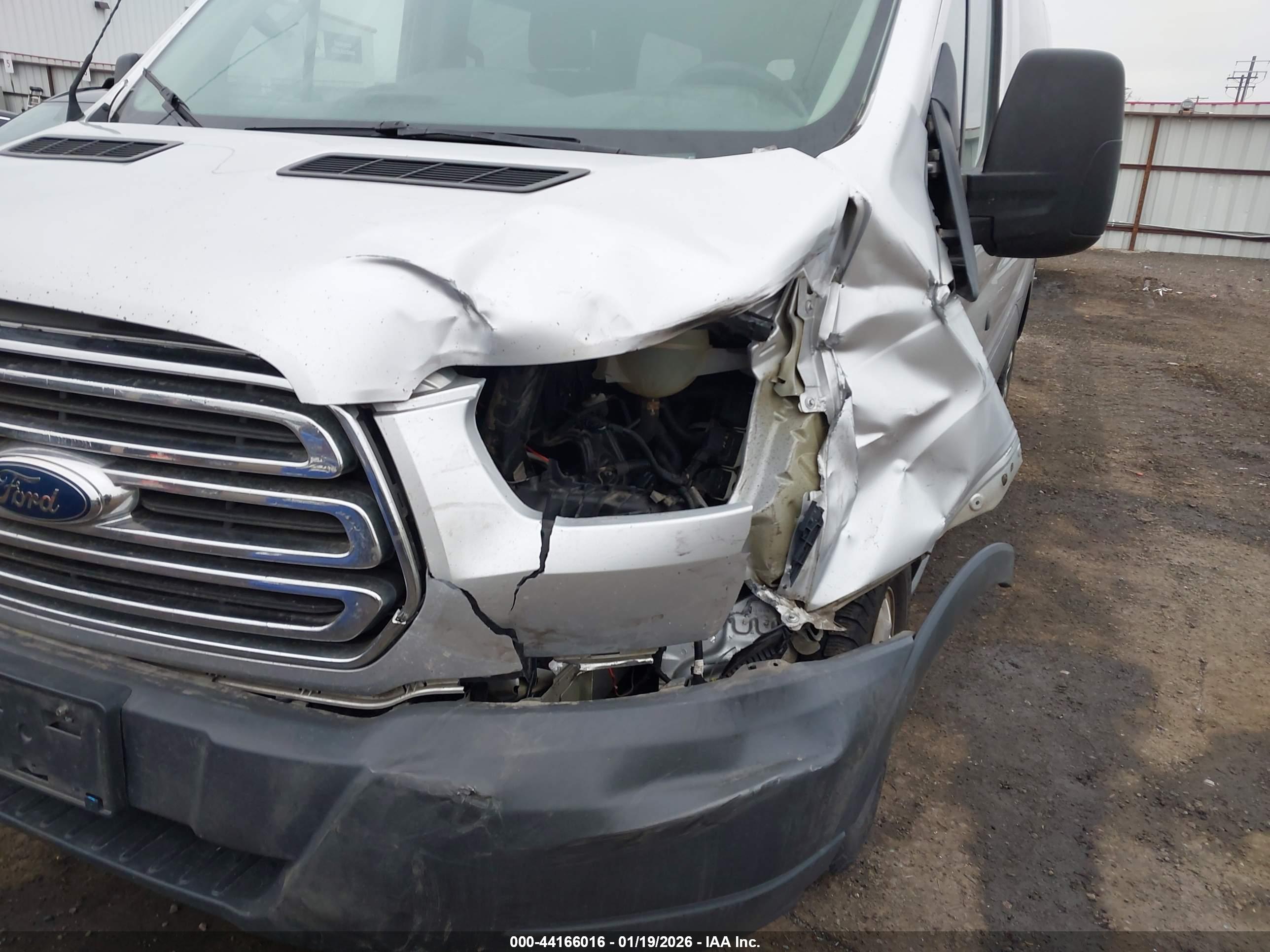 FORD TRANSIT-150 image 6