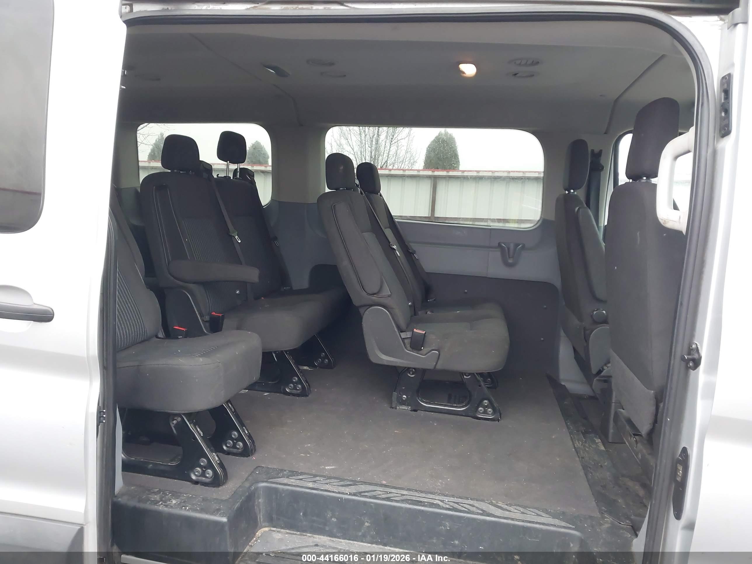 FORD TRANSIT-150 image 8