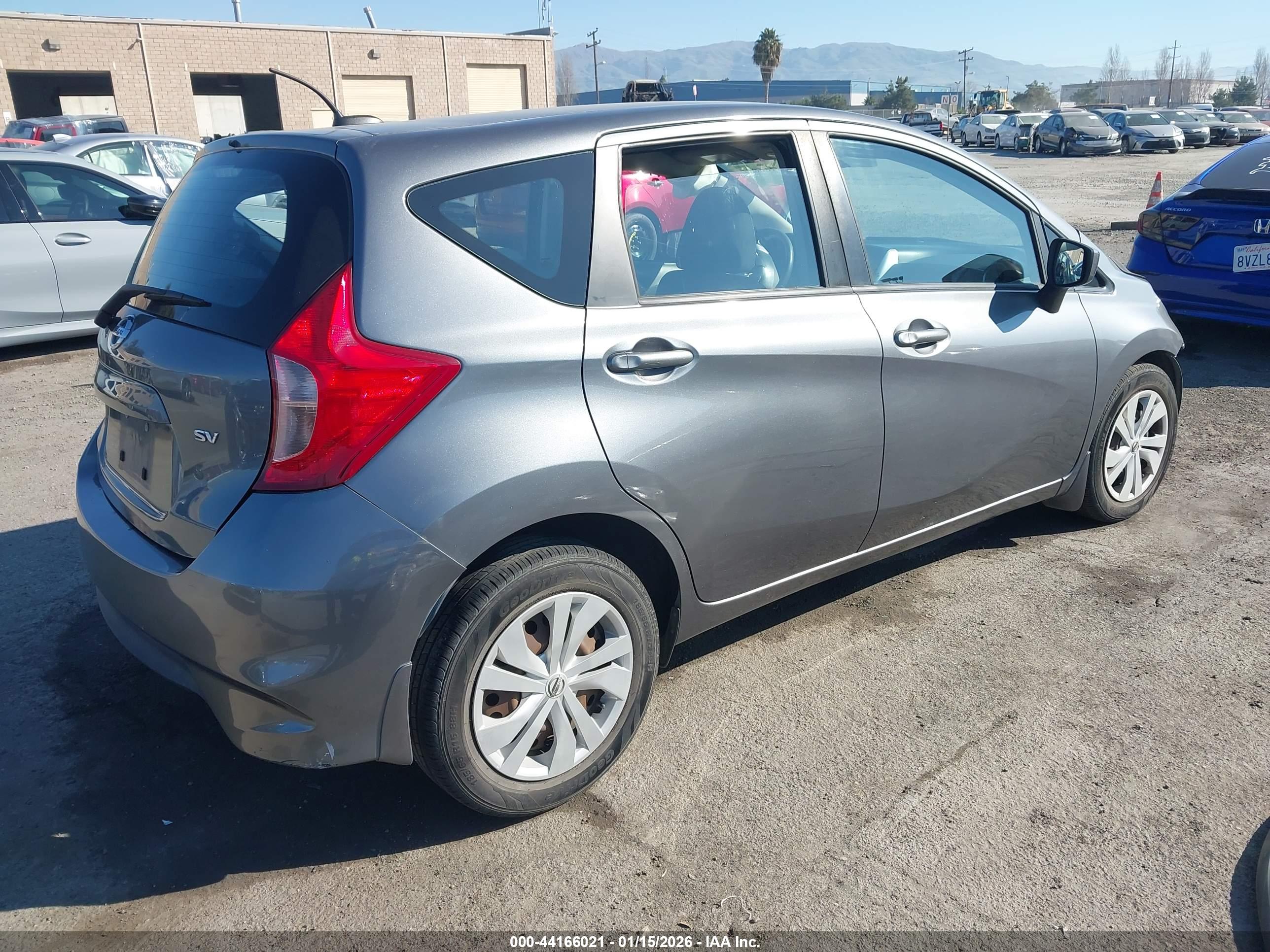NISSAN VERSA image 4