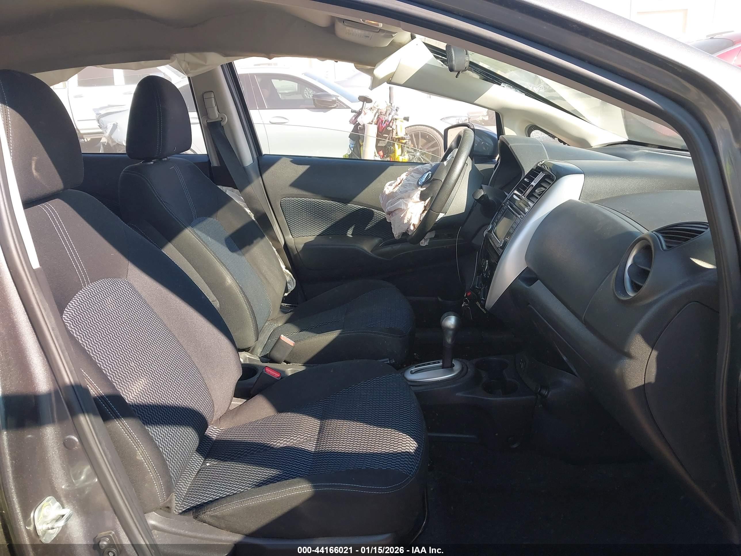 NISSAN VERSA image 5