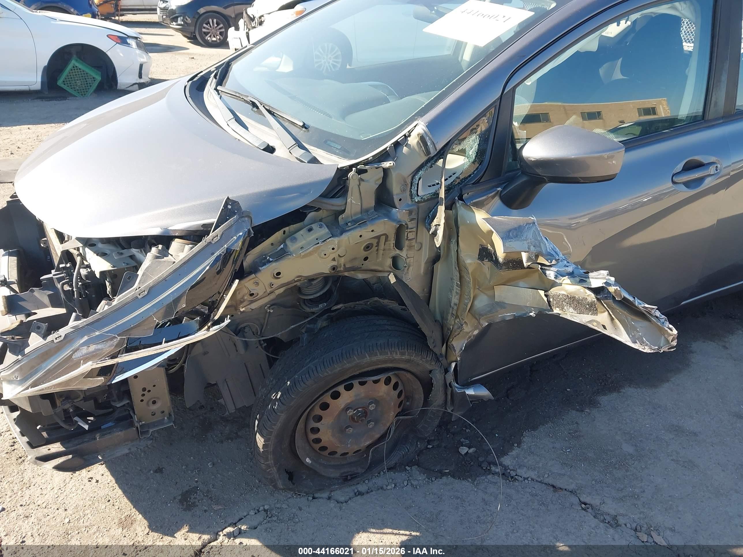 NISSAN VERSA image 6