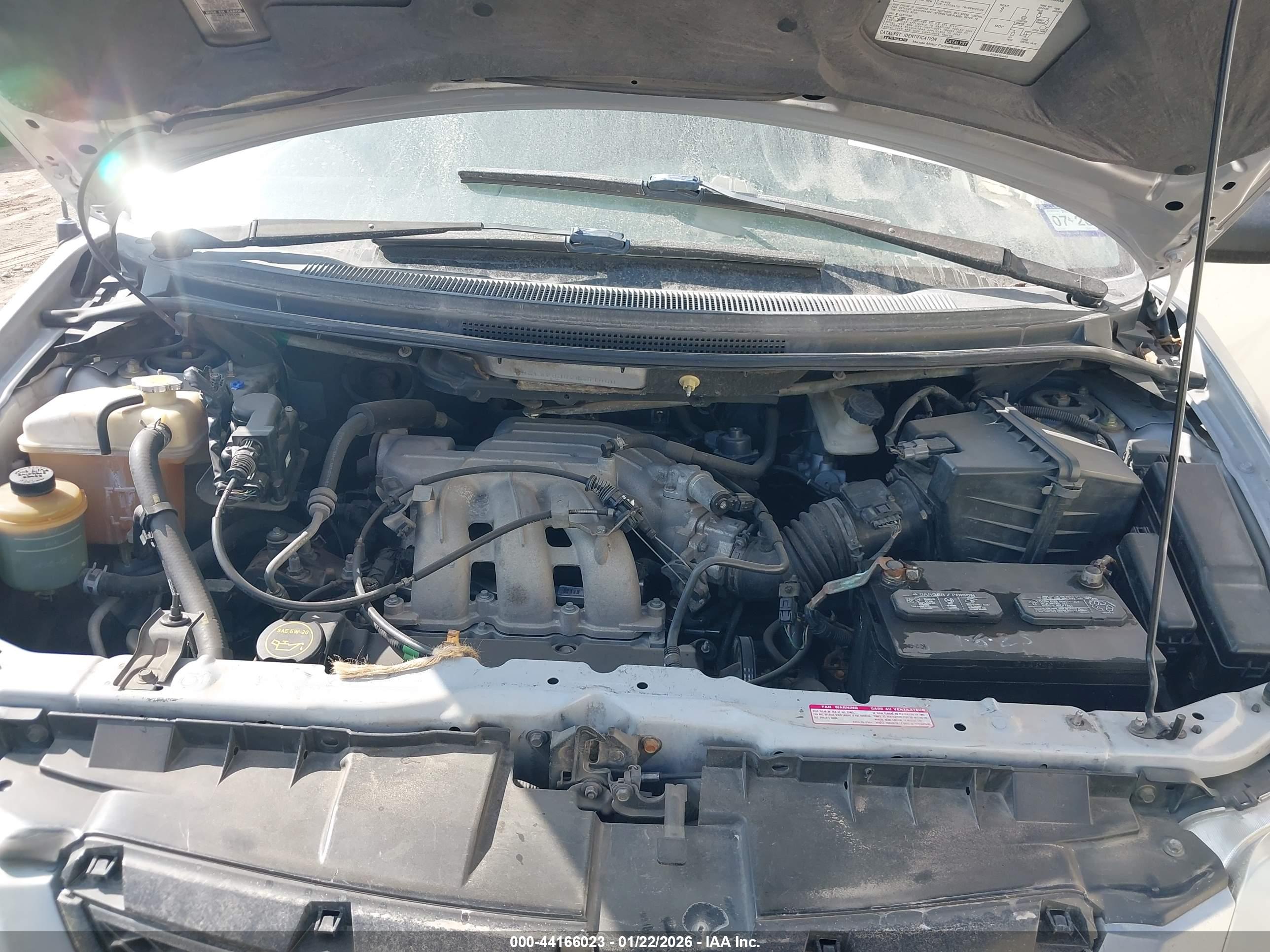 MAZDA MPV image 10