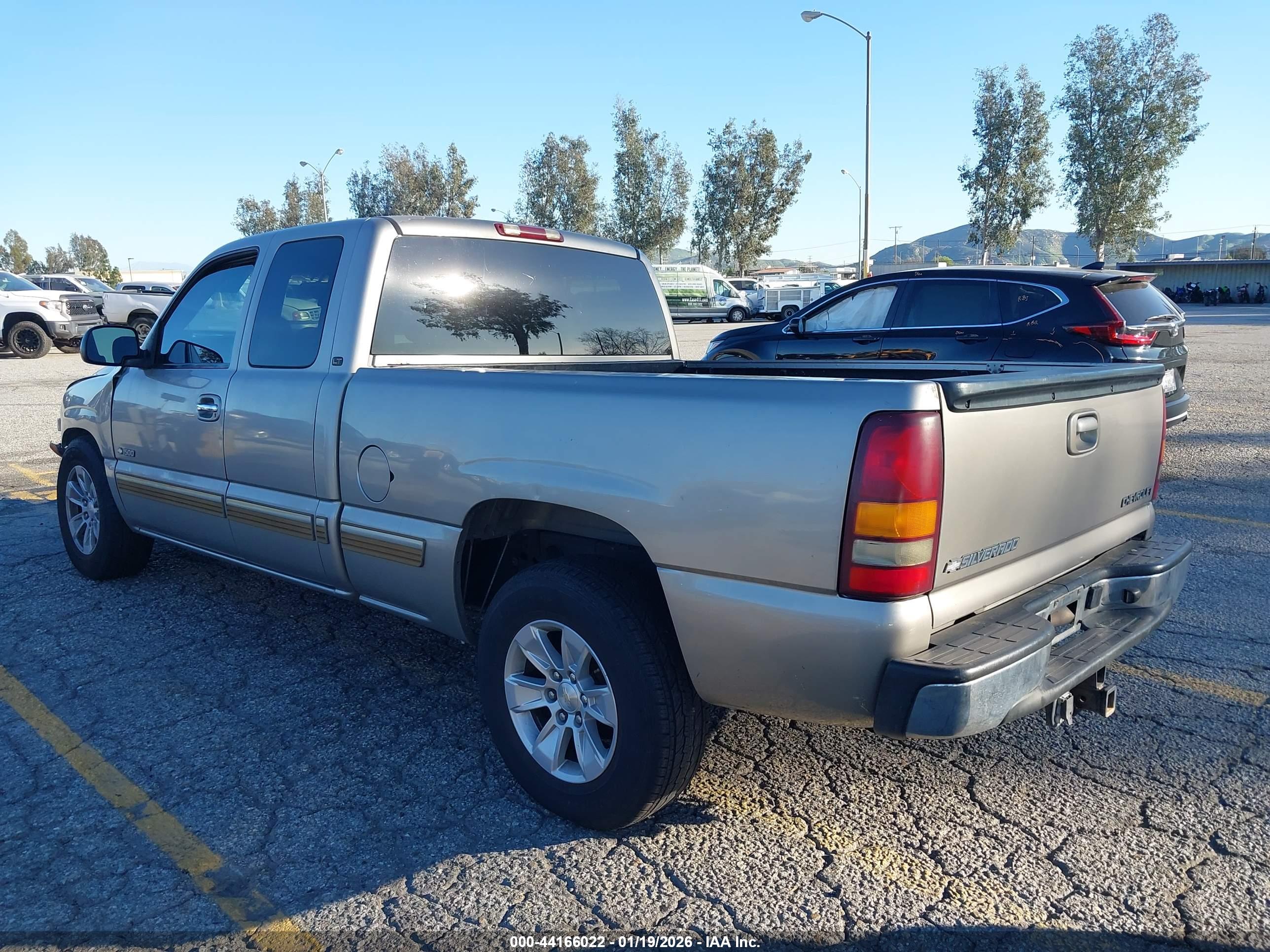 CHEVROLET SILVERADO image 3