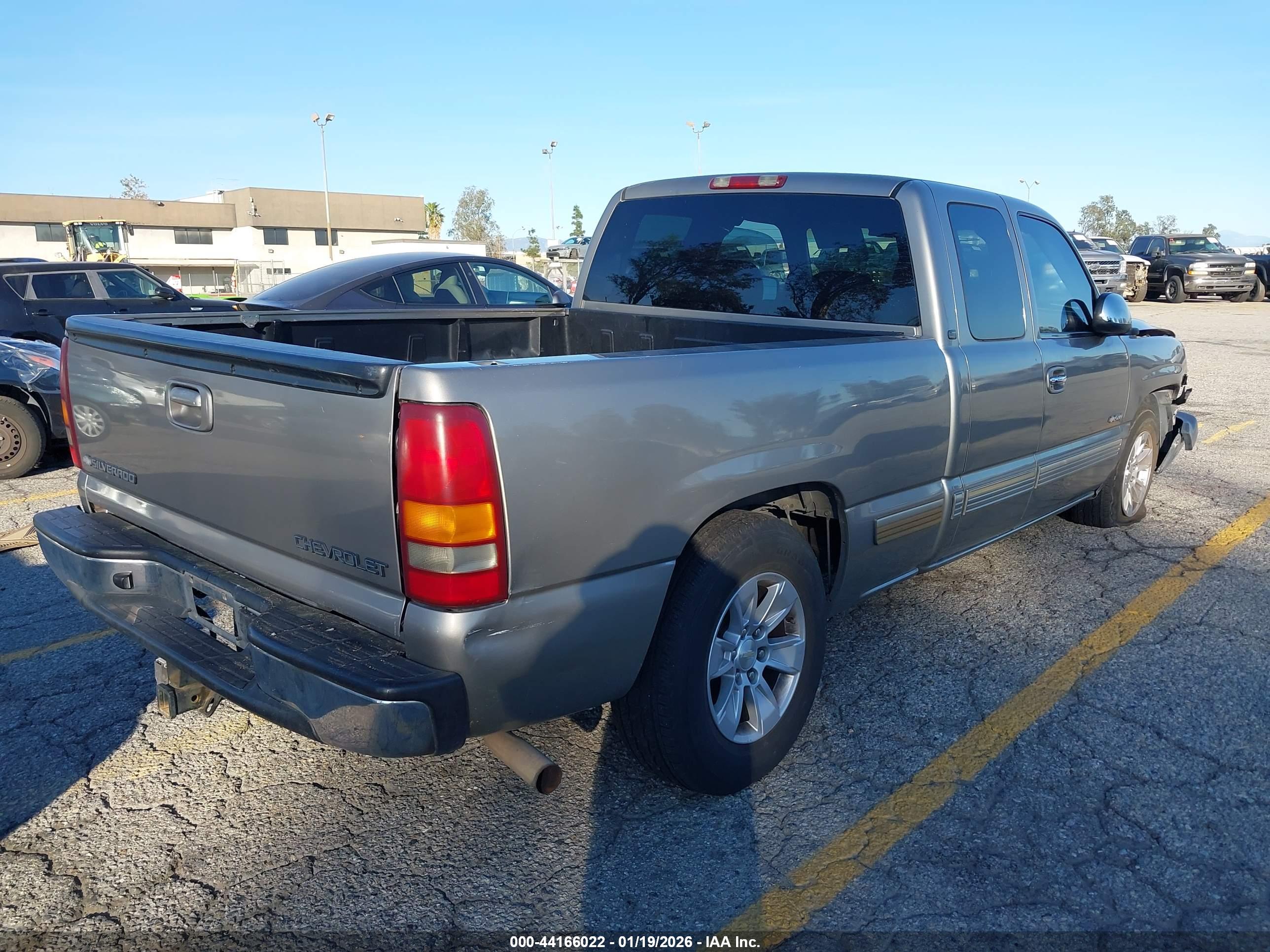 CHEVROLET SILVERADO image 4