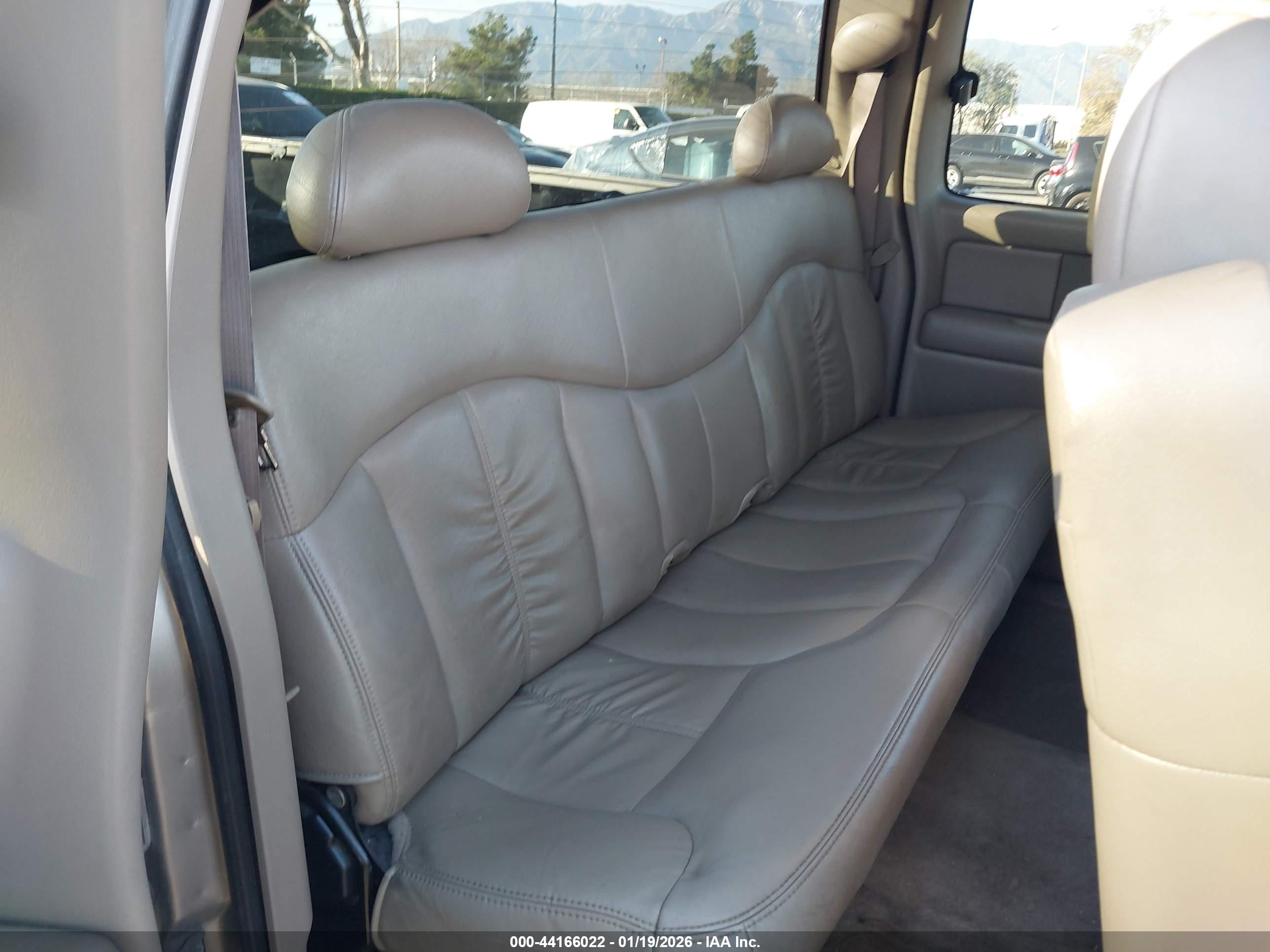 CHEVROLET SILVERADO image 8