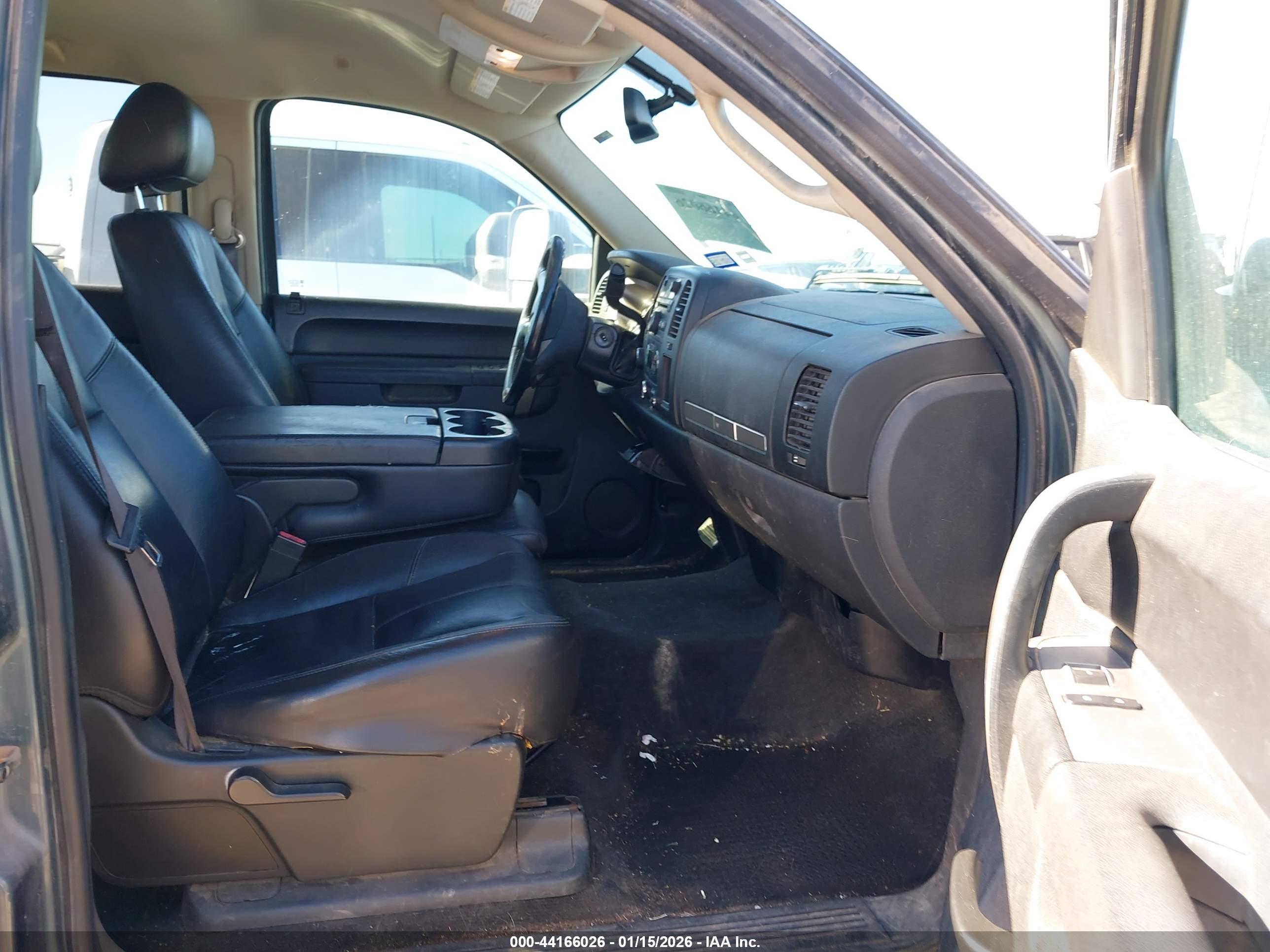CHEVROLET SILVERADO image 5