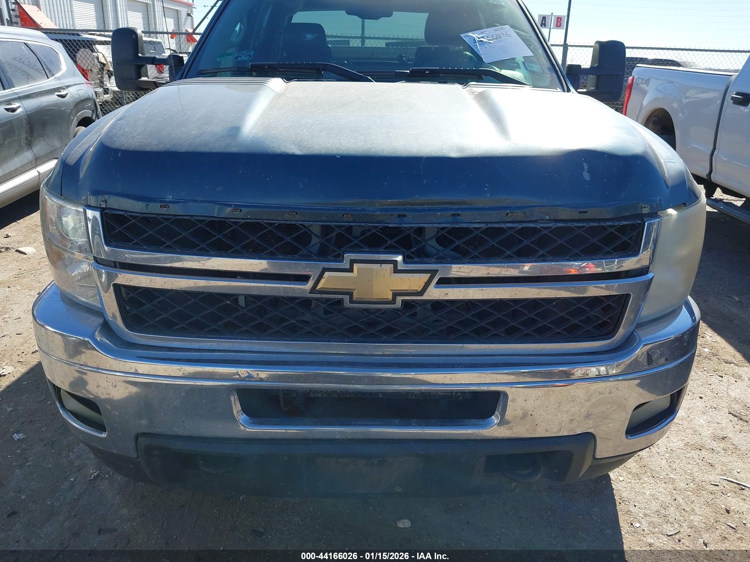 CHEVROLET SILVERADO image 6