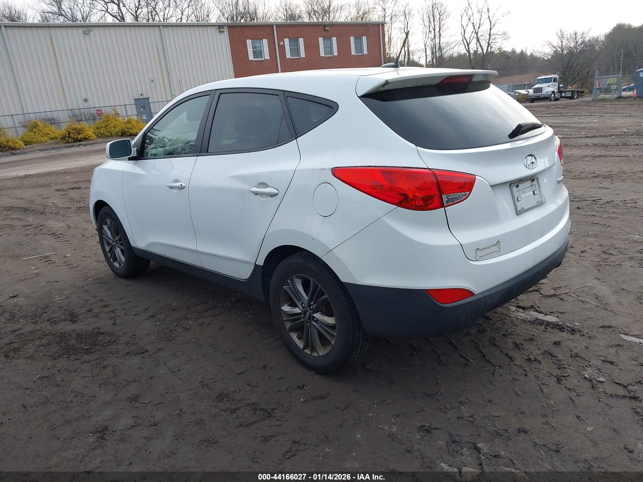 HYUNDAI TUCSON image 3