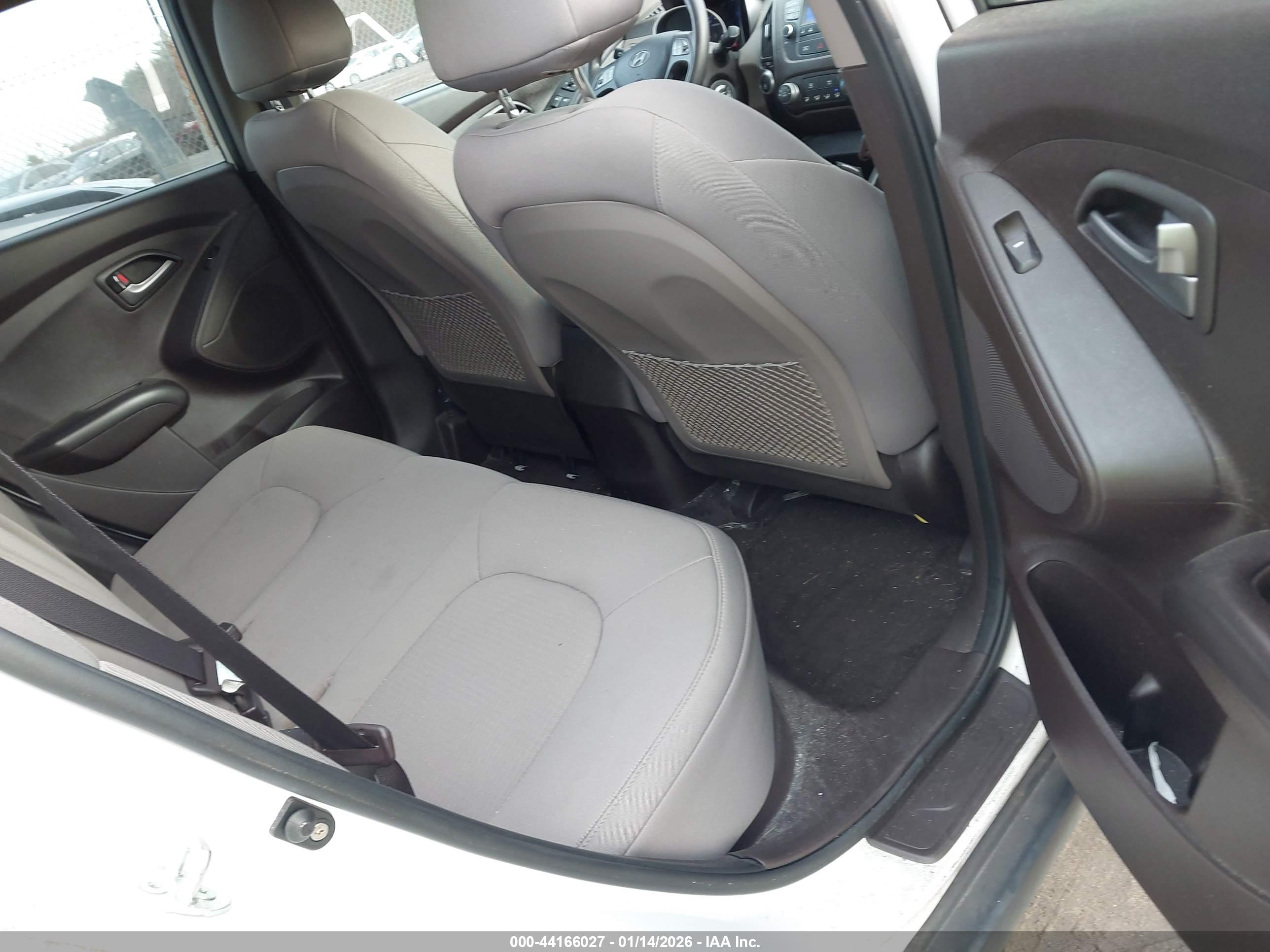 HYUNDAI TUCSON image 8