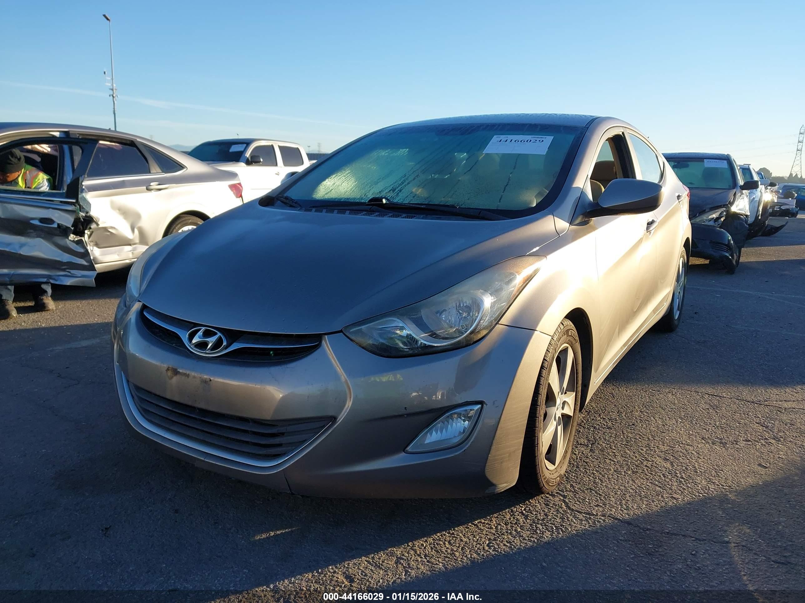 HYUNDAI ELANTRA image 2