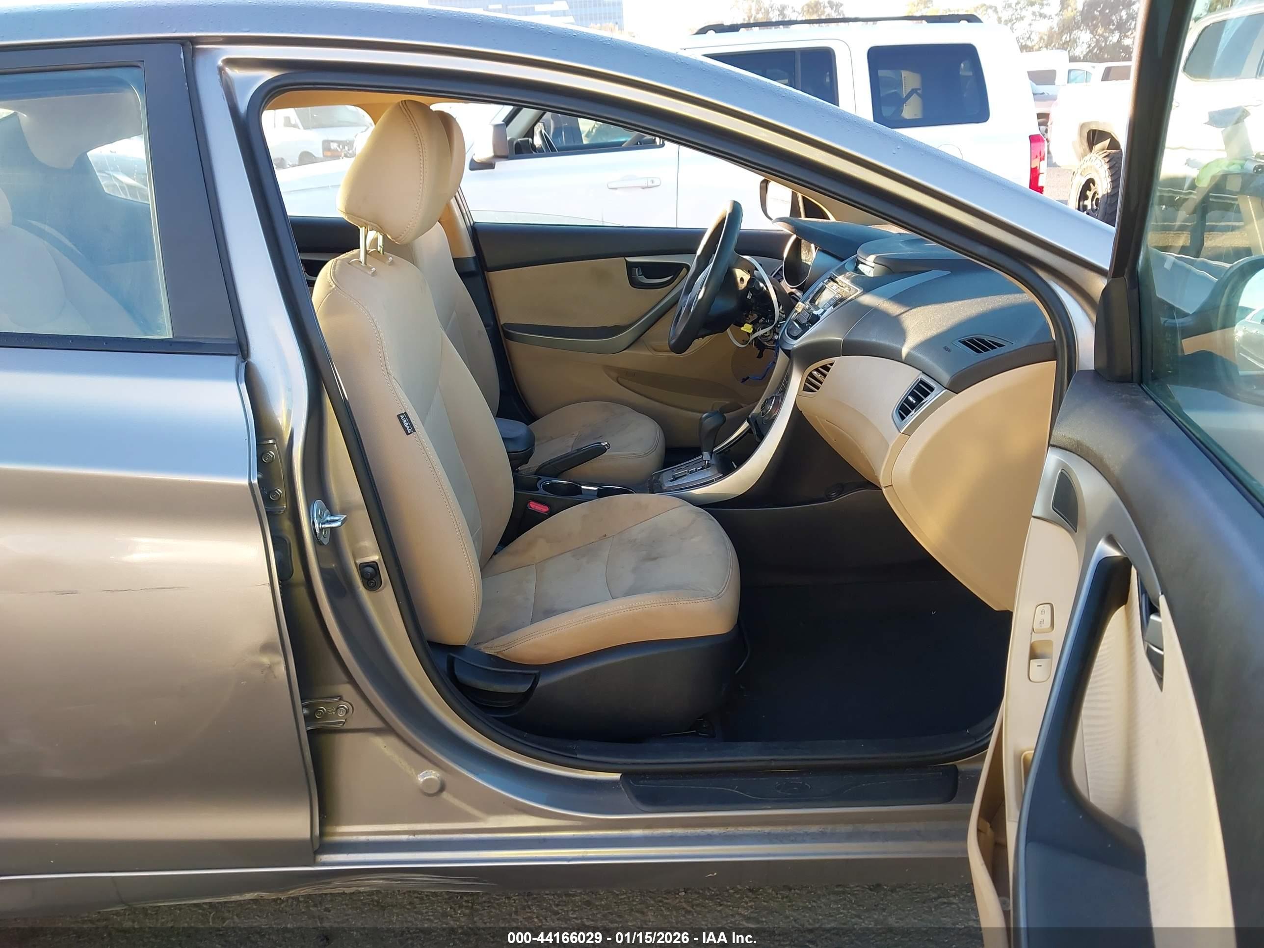 HYUNDAI ELANTRA image 5