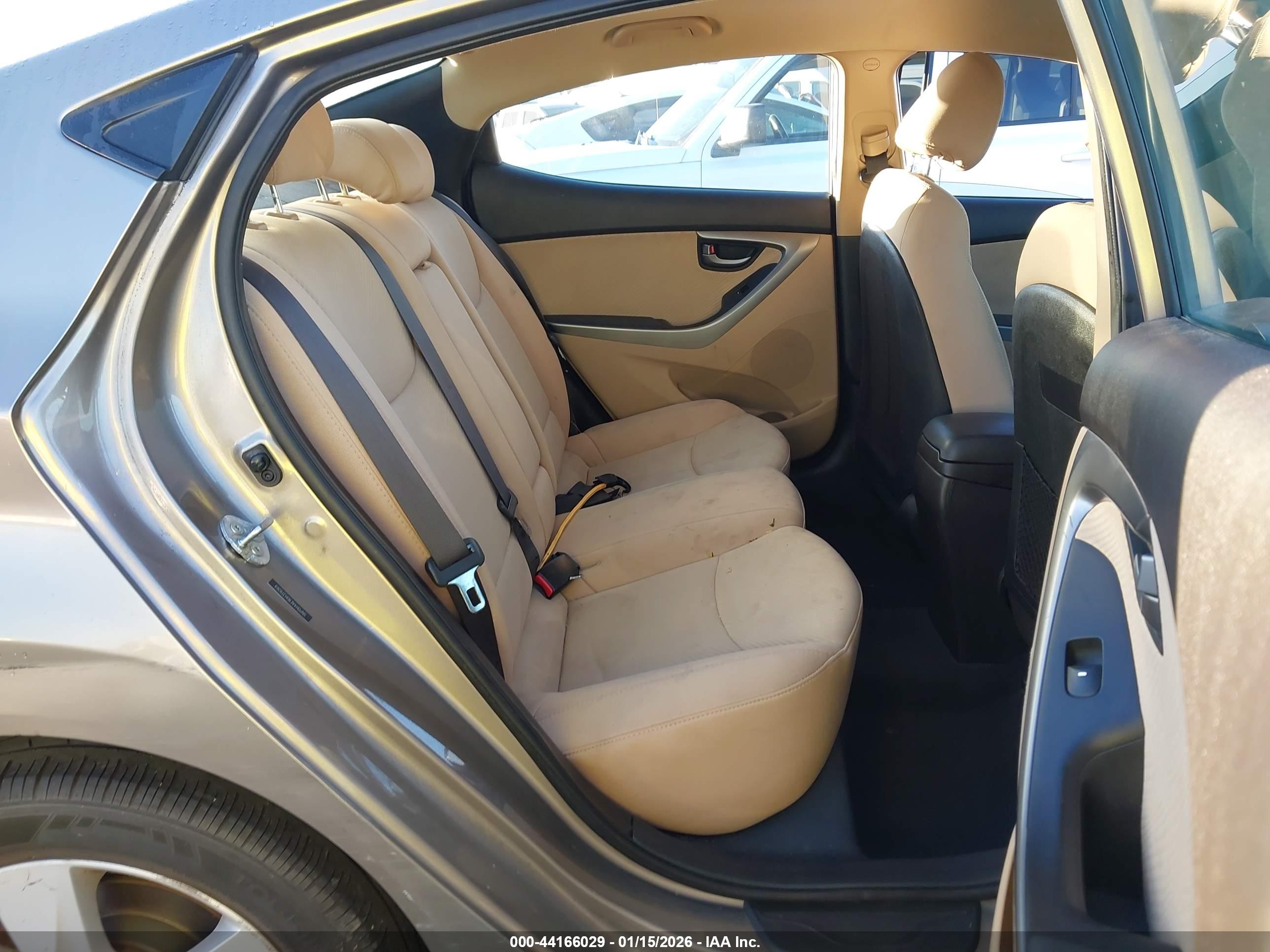 HYUNDAI ELANTRA image 8
