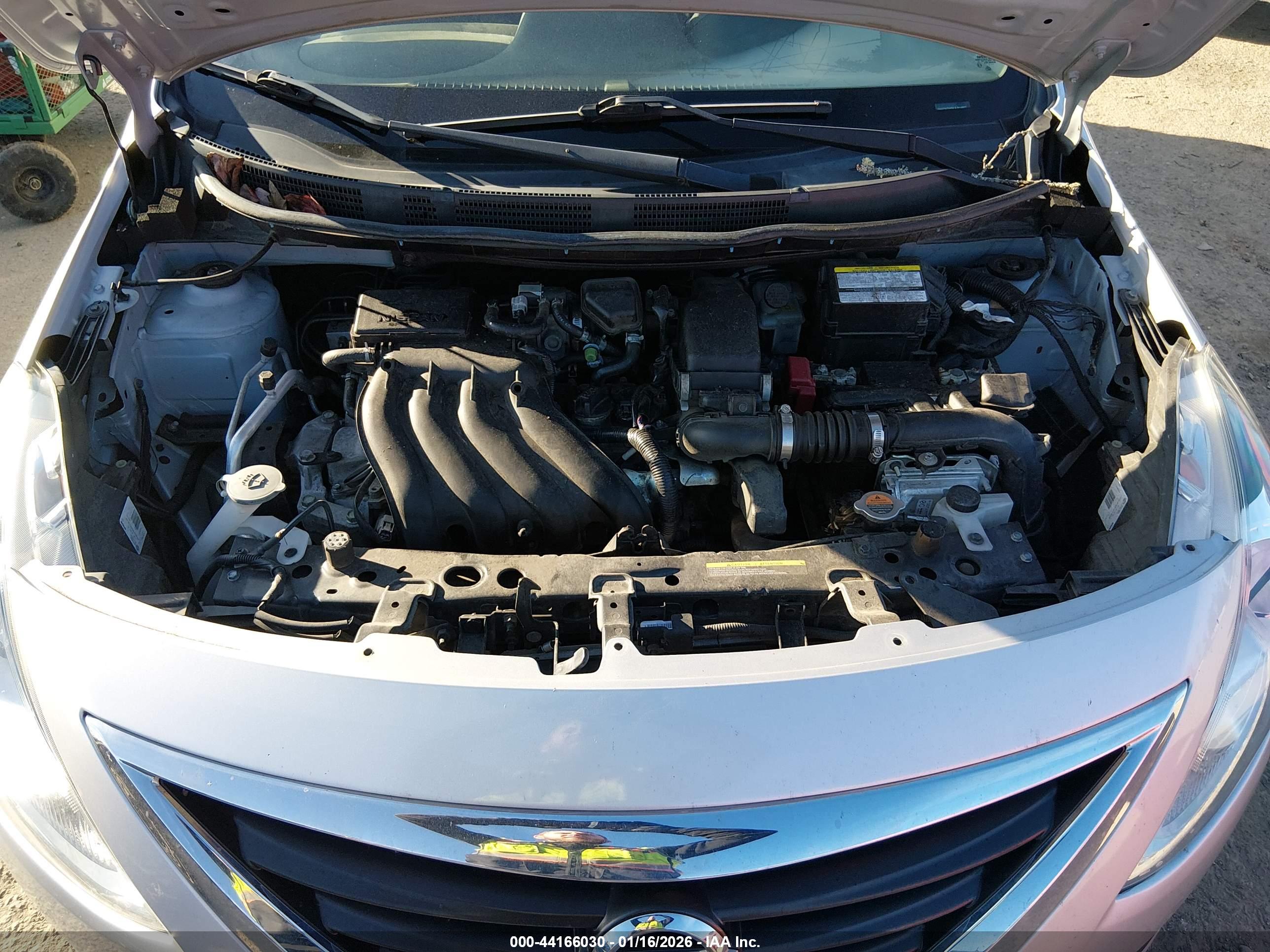 NISSAN VERSA image 10