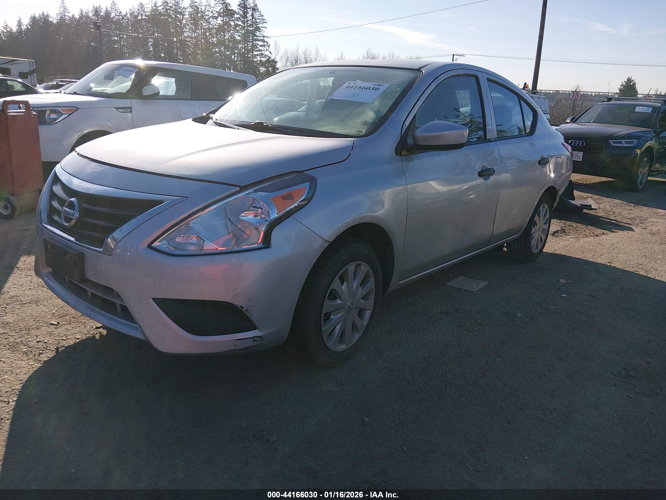 NISSAN VERSA image 2