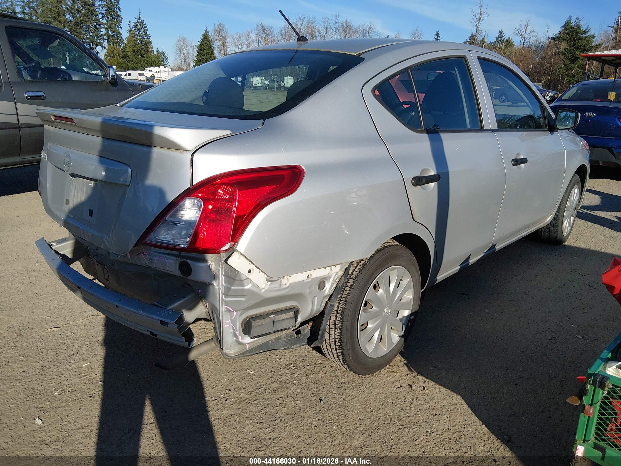 NISSAN VERSA image 4