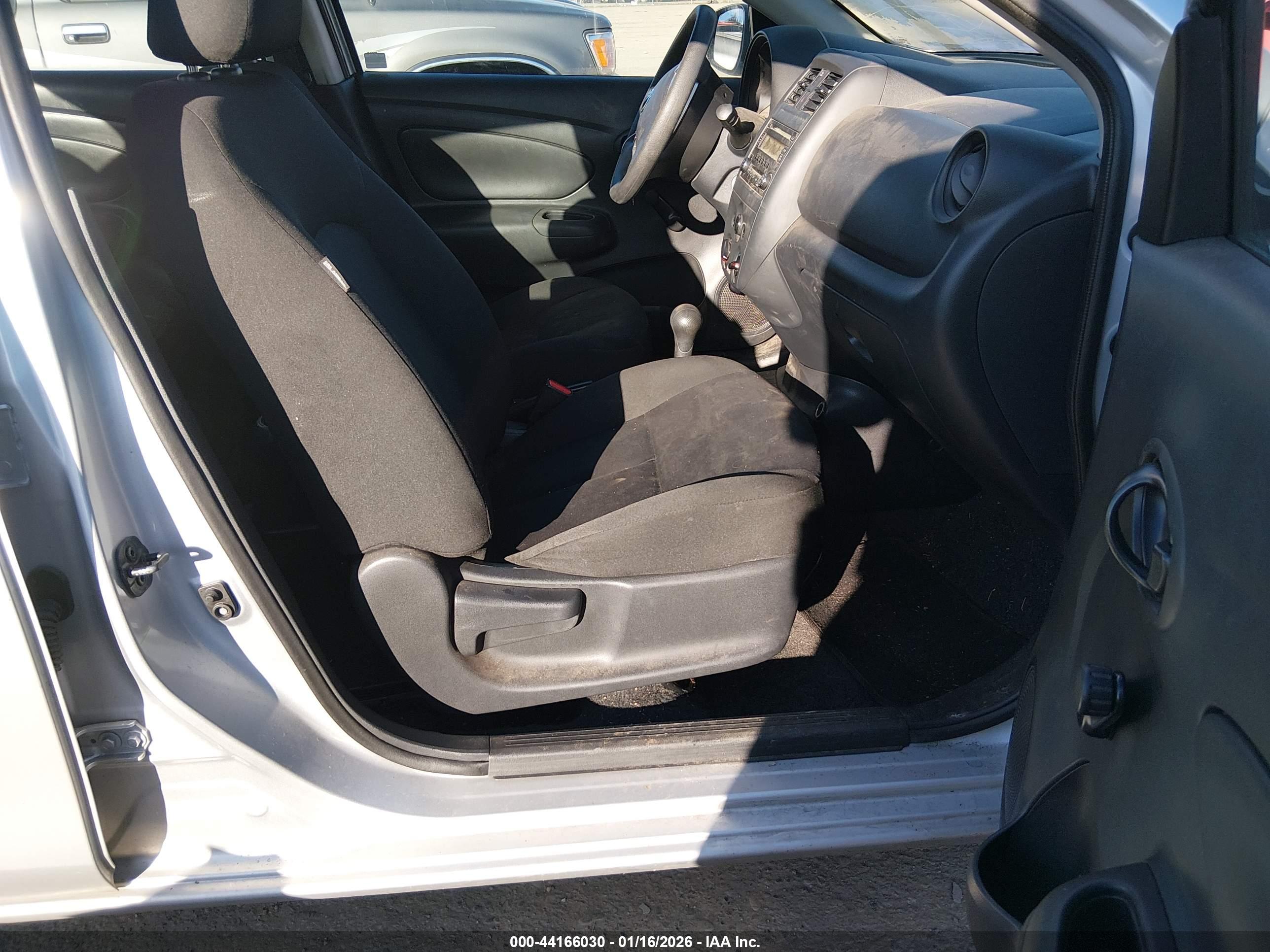 NISSAN VERSA image 5