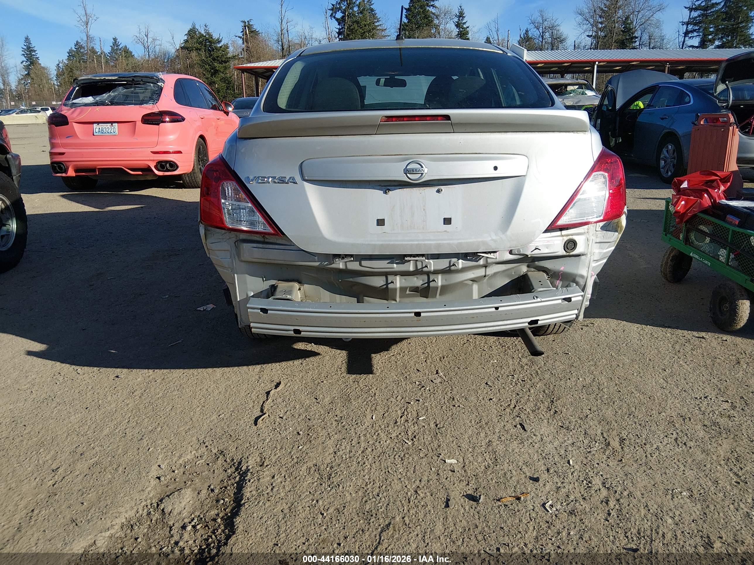 NISSAN VERSA image 6