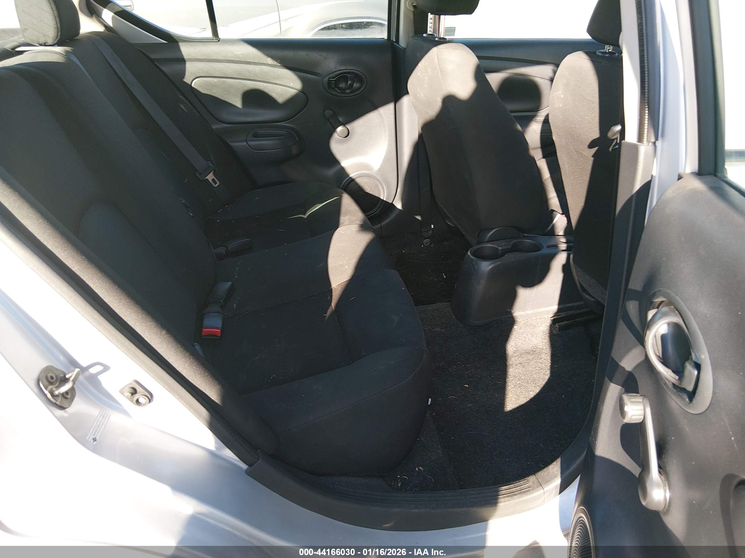 NISSAN VERSA image 8