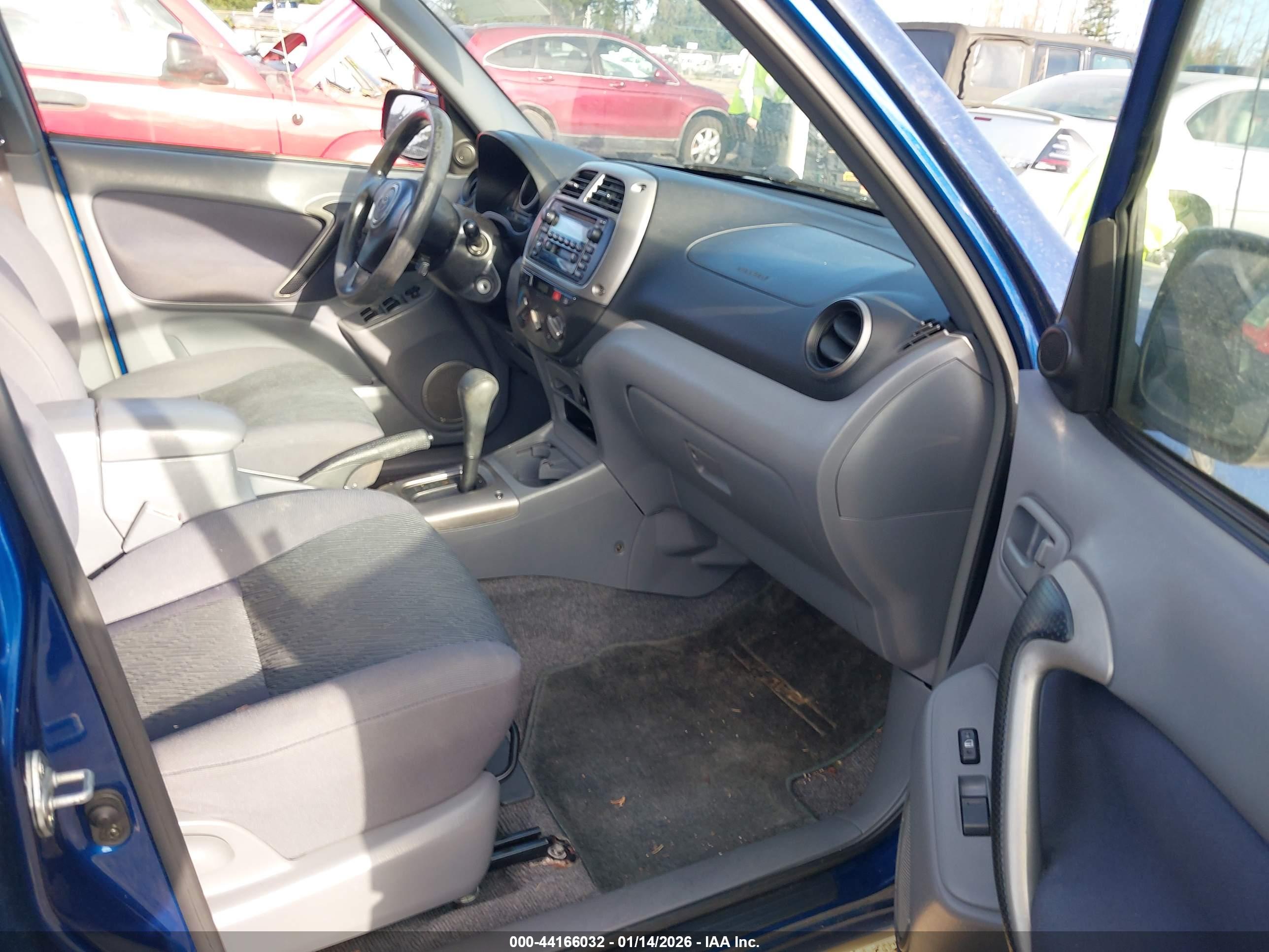 TOYOTA RAV4 image 5
