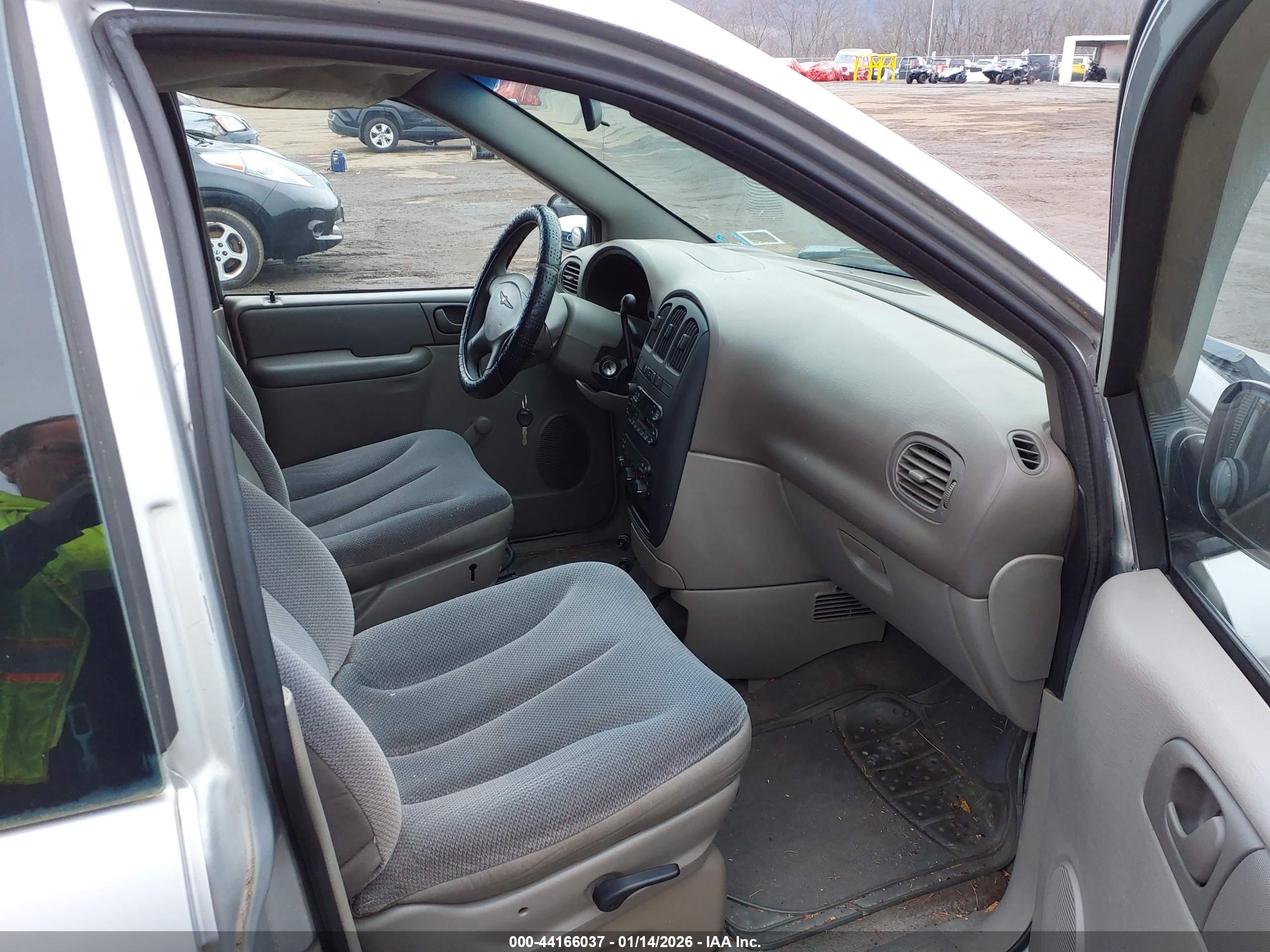 CHRYSLER VOYAGER image 5