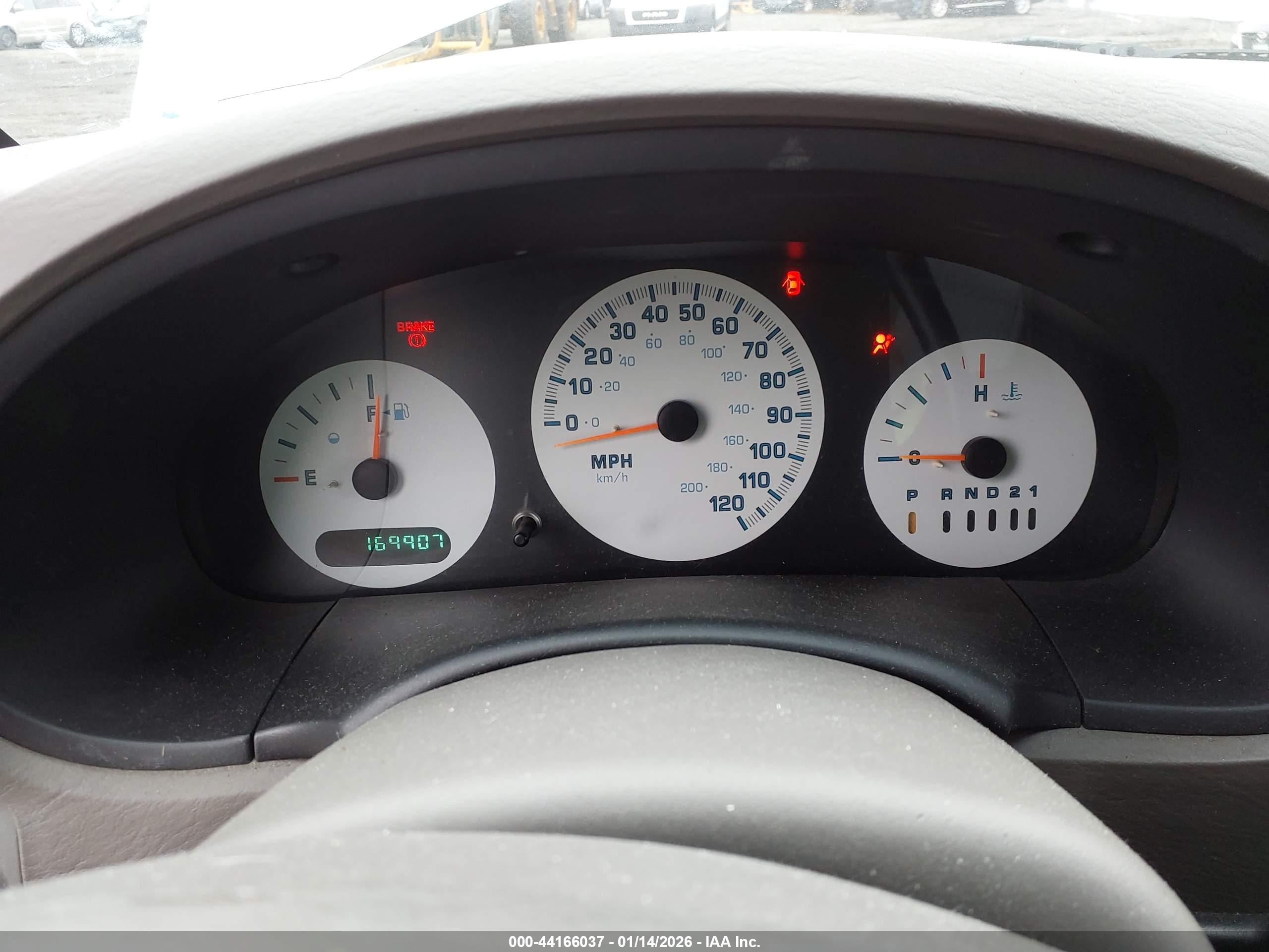 CHRYSLER VOYAGER image 7