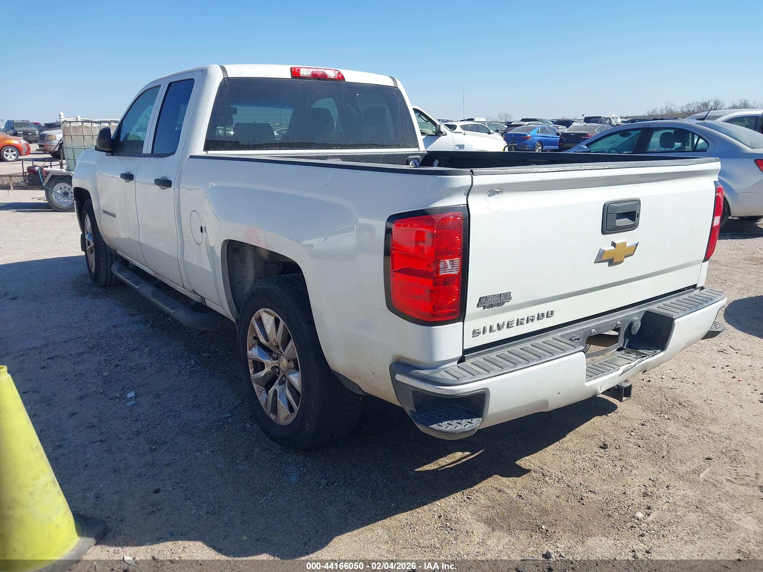 CHEVROLET SILVERADO image 3