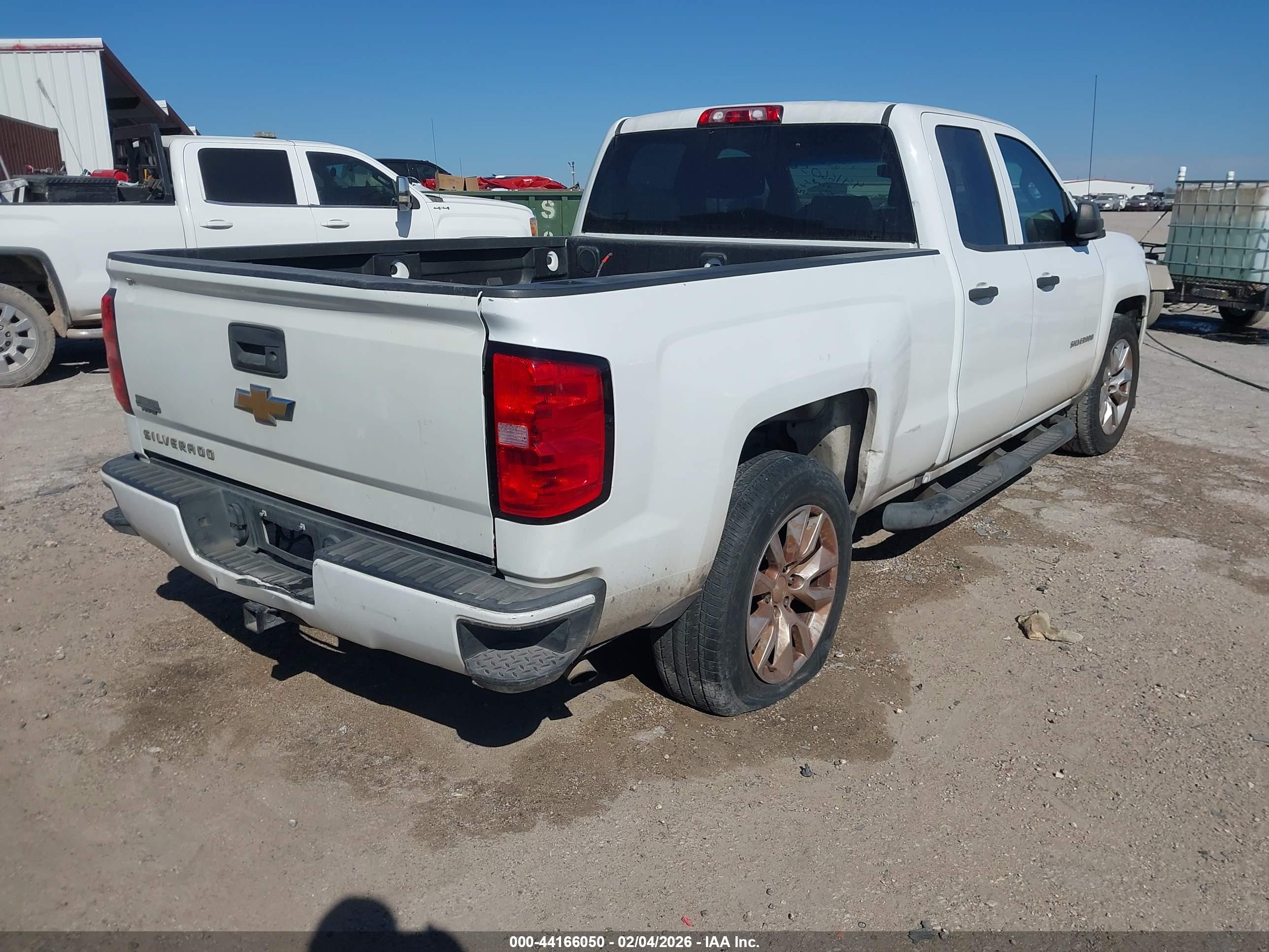 CHEVROLET SILVERADO image 4
