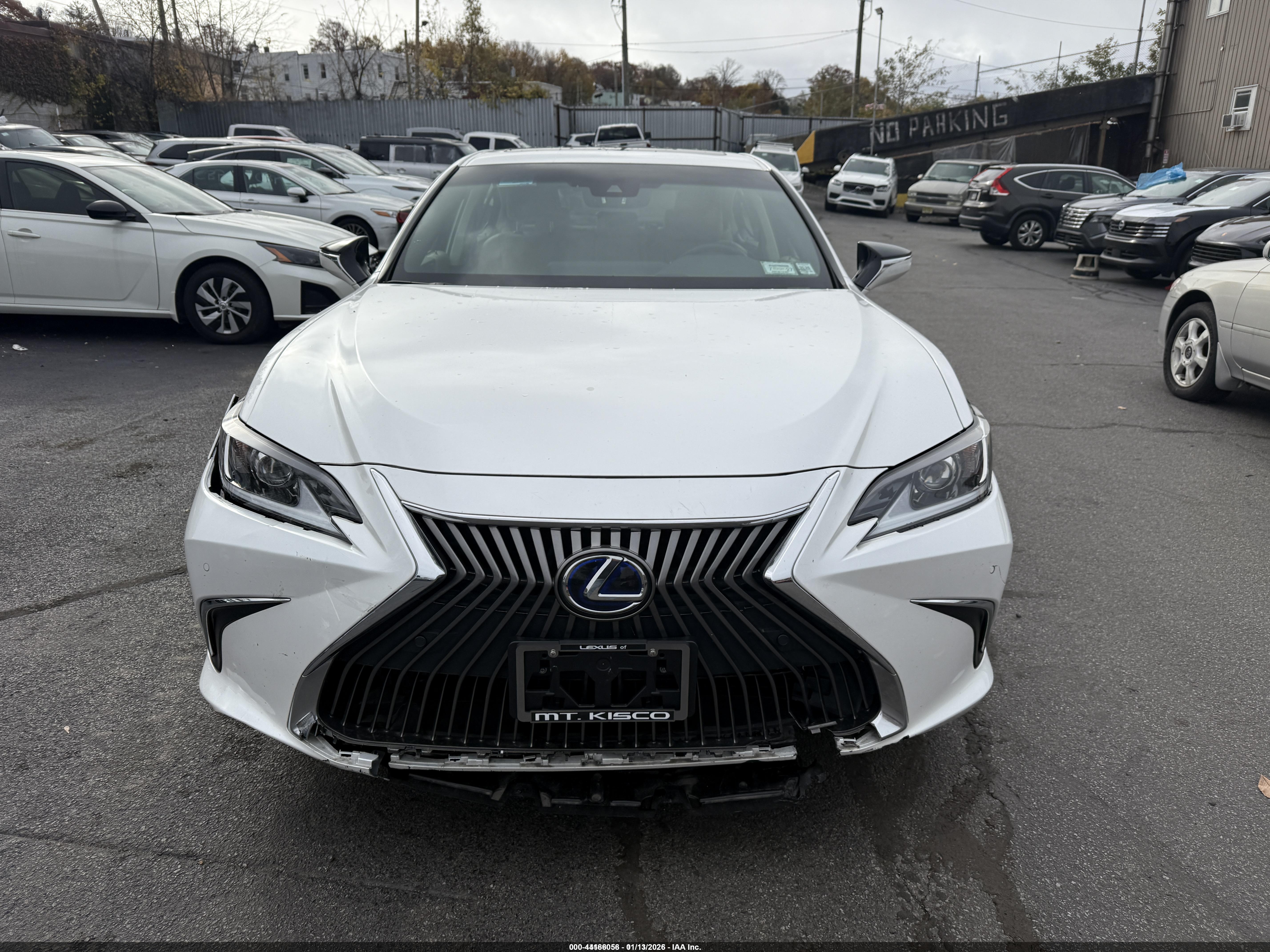 LEXUS ES image 6