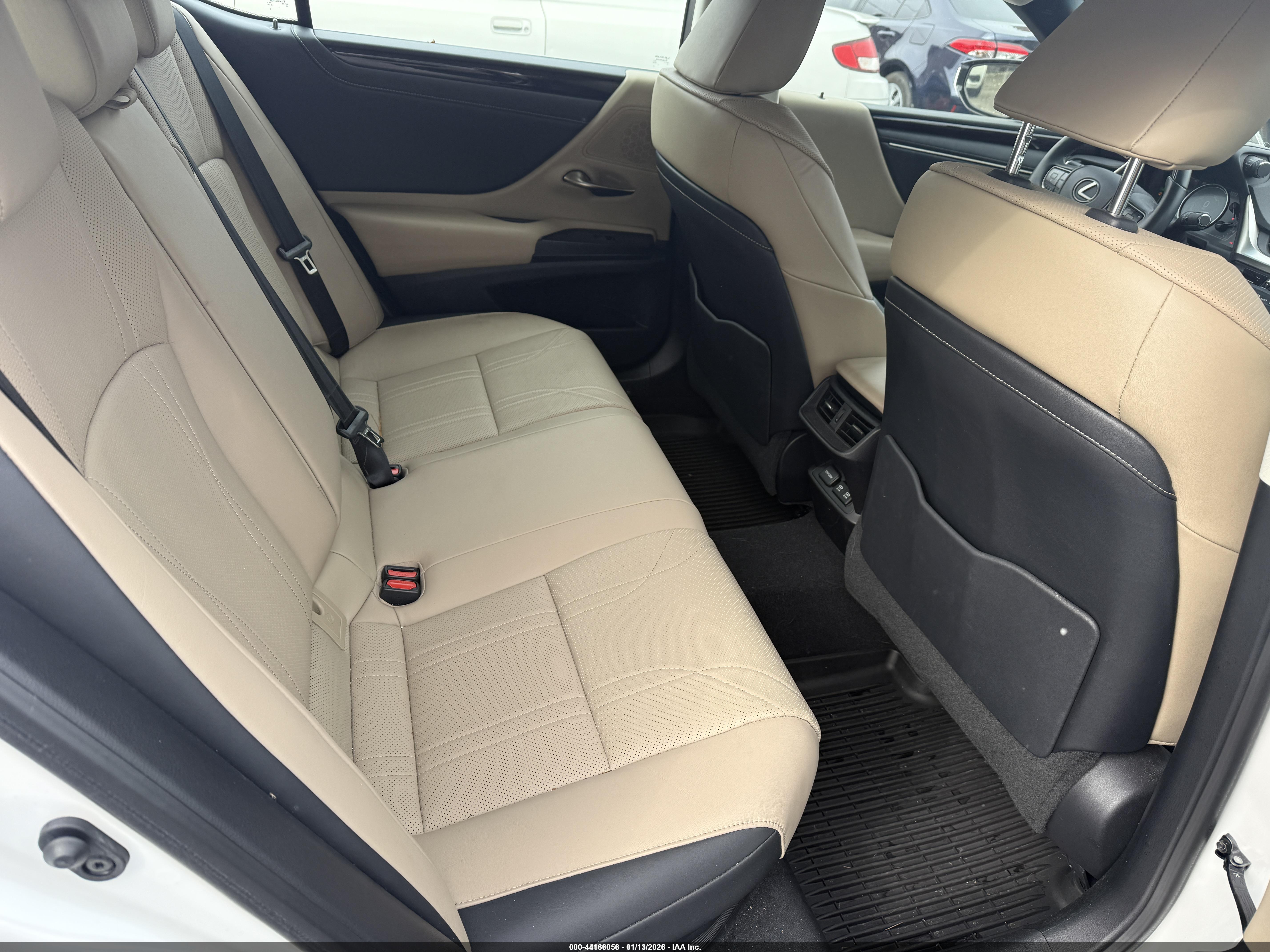 LEXUS ES image 8