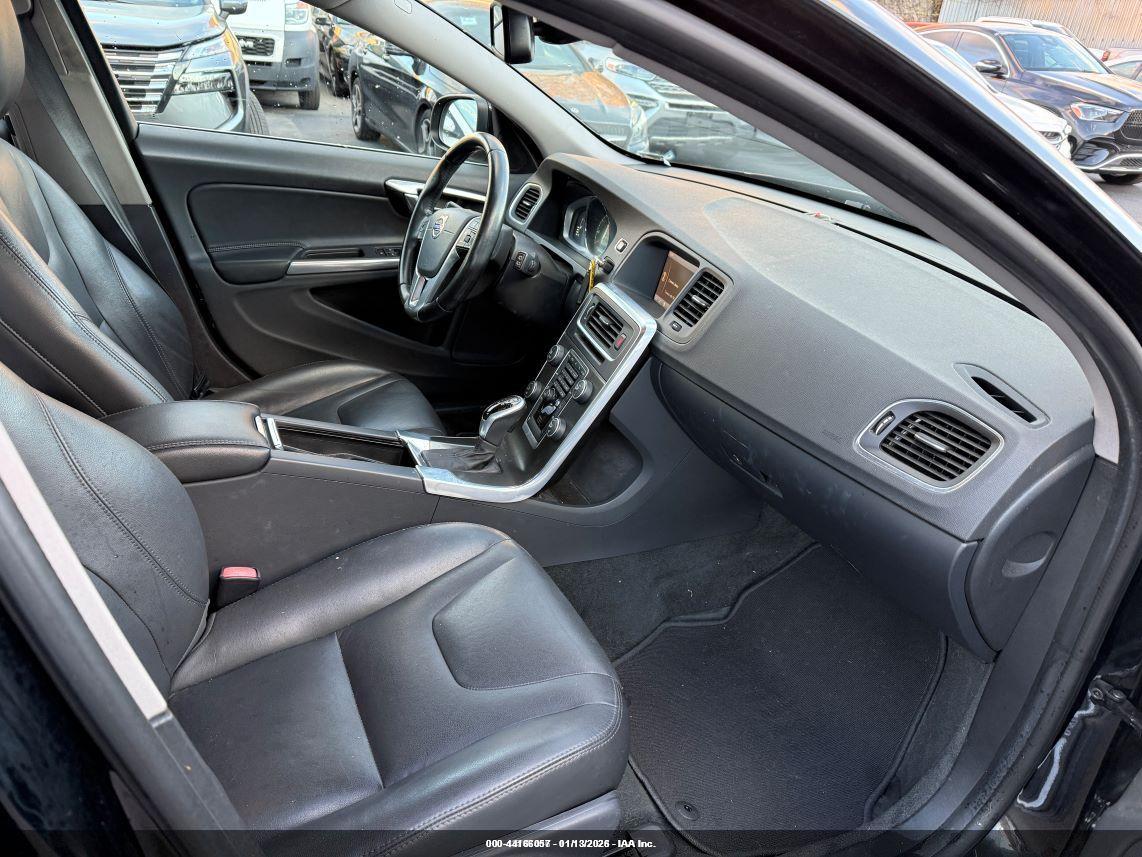 VOLVO V60 image 5