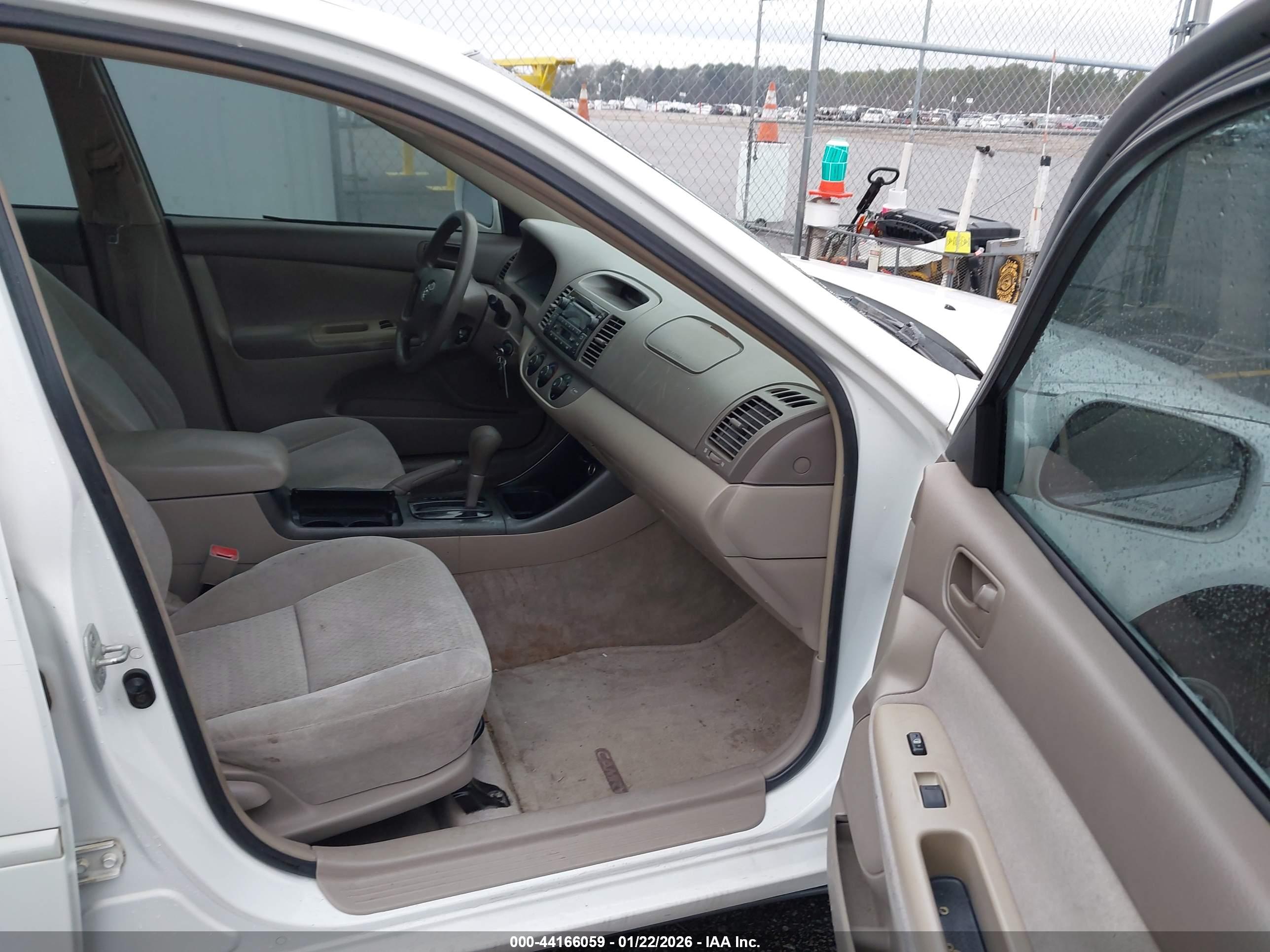 TOYOTA CAMRY image 5