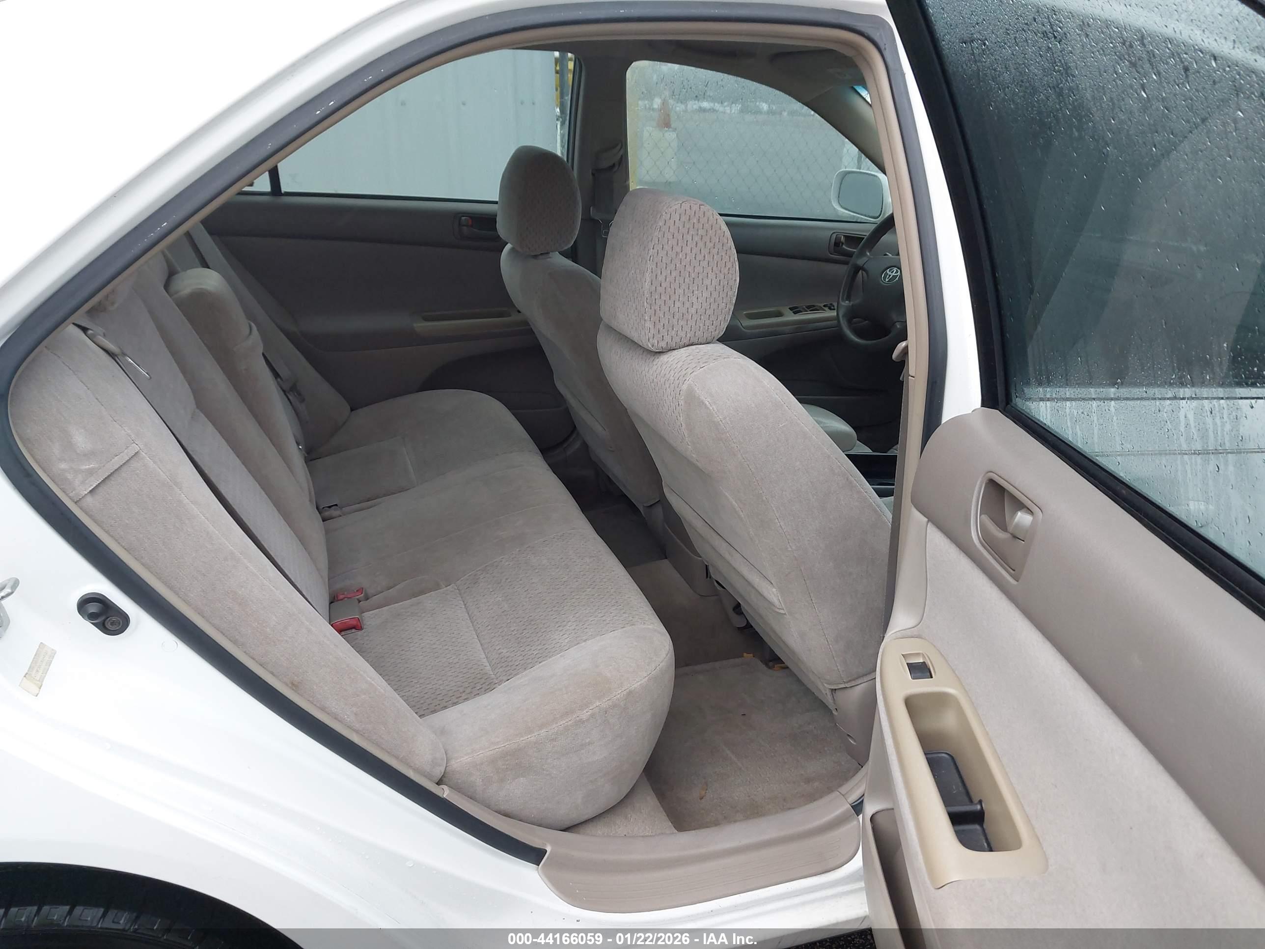 TOYOTA CAMRY image 8