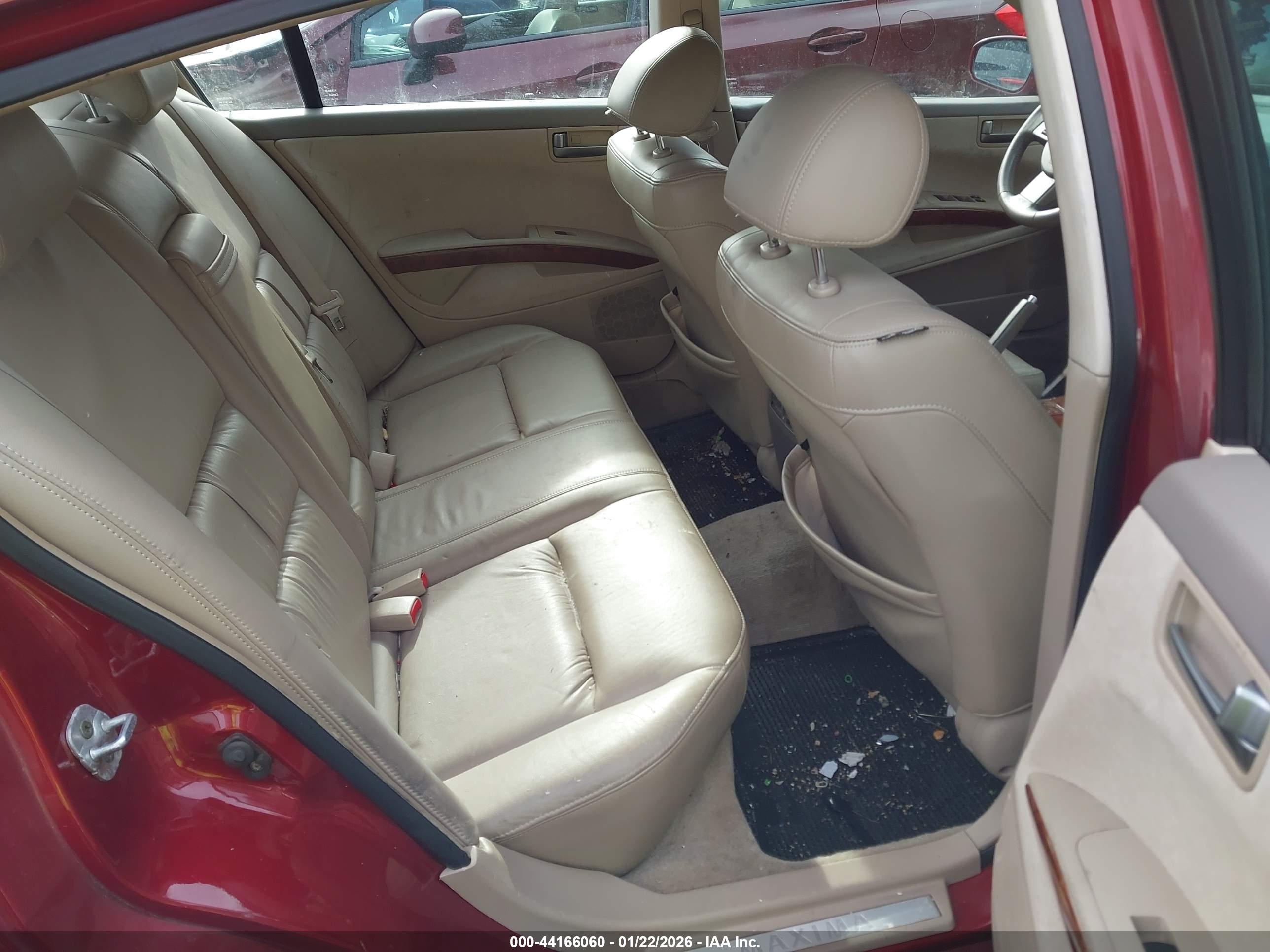 NISSAN MAXIMA image 8