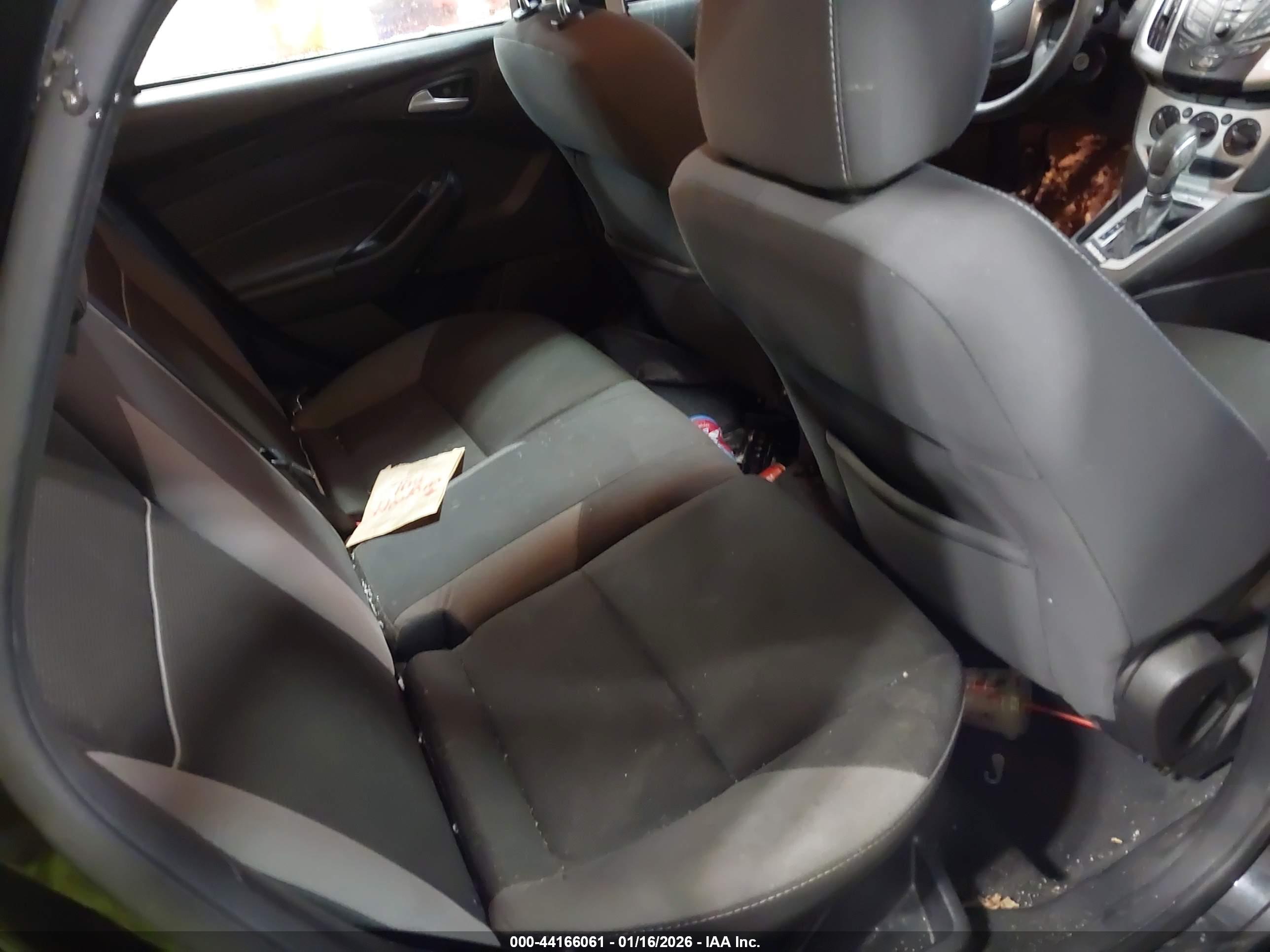 FORD FOCUS image 8