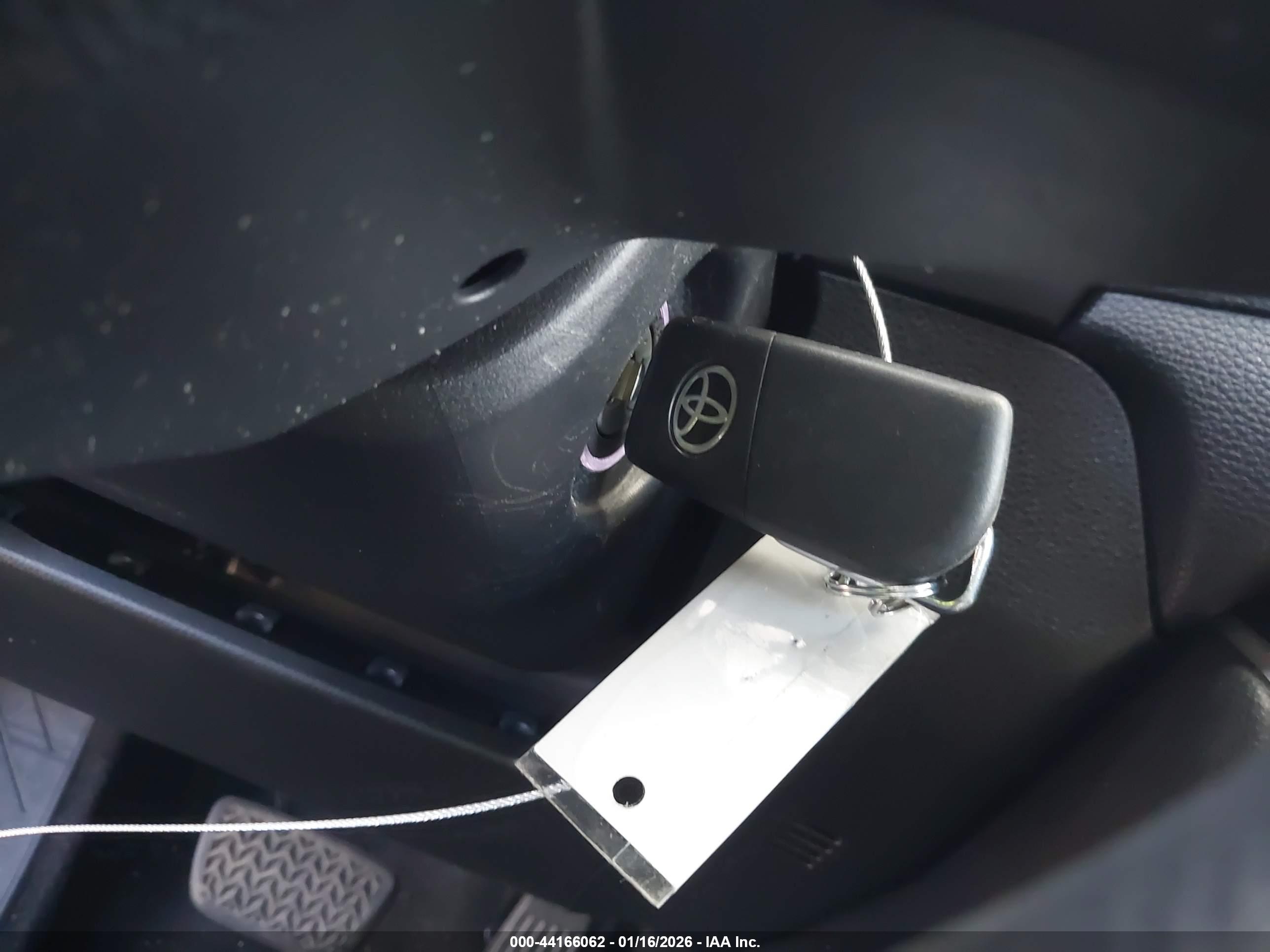 TOYOTA RAV4 image 11