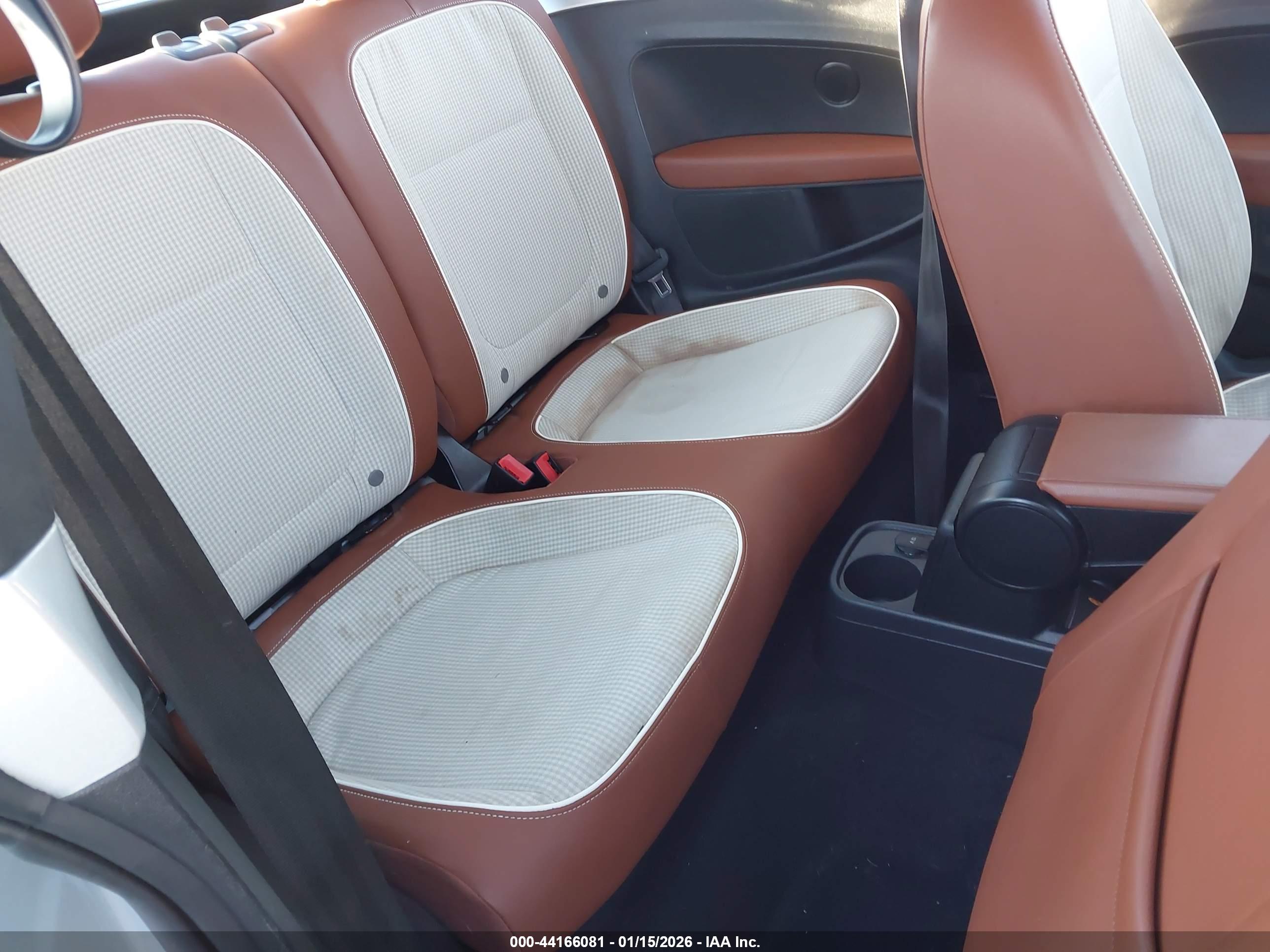 VOLKSWAGEN BEETLE image 8