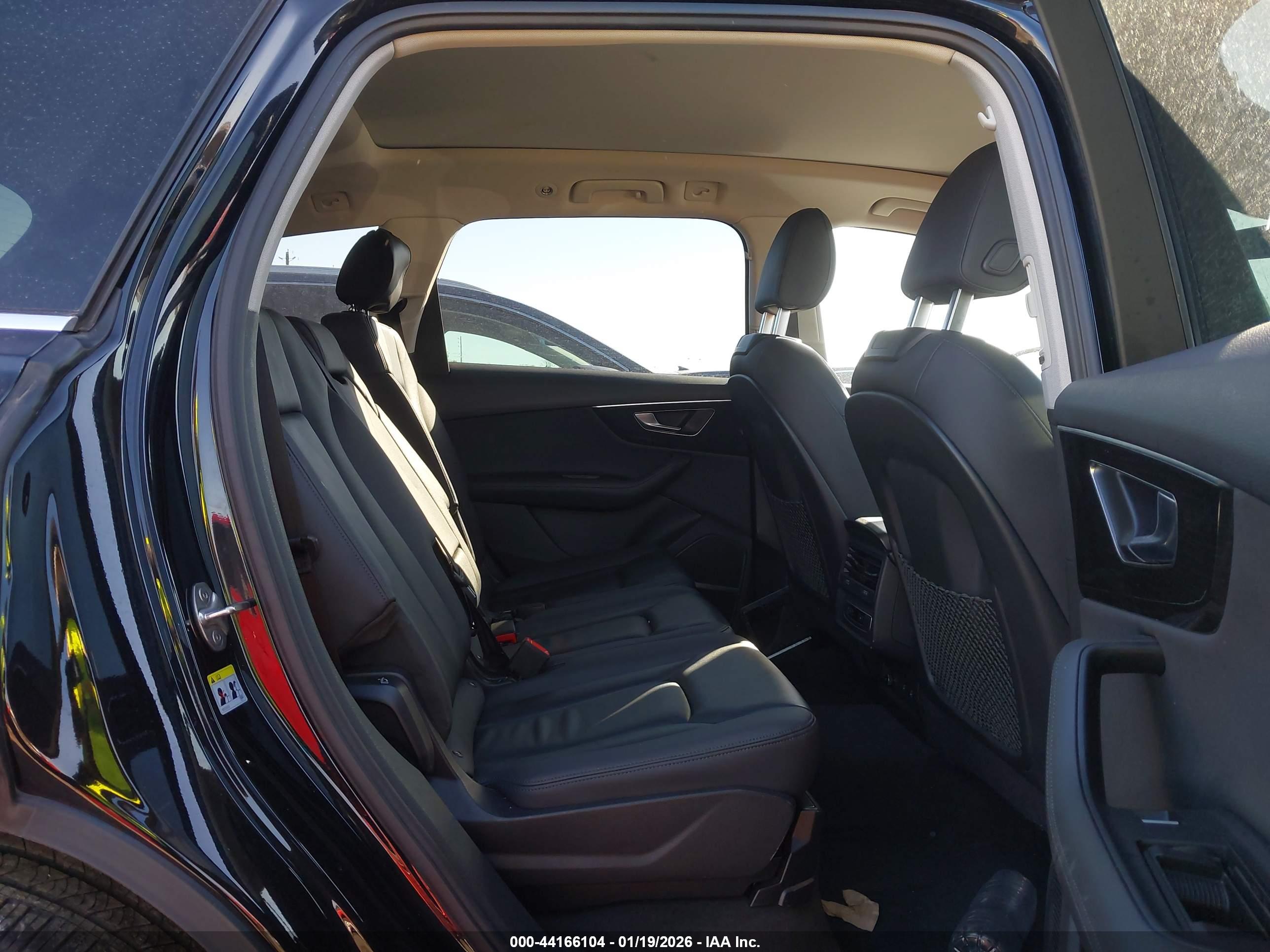 AUDI Q7 image 8