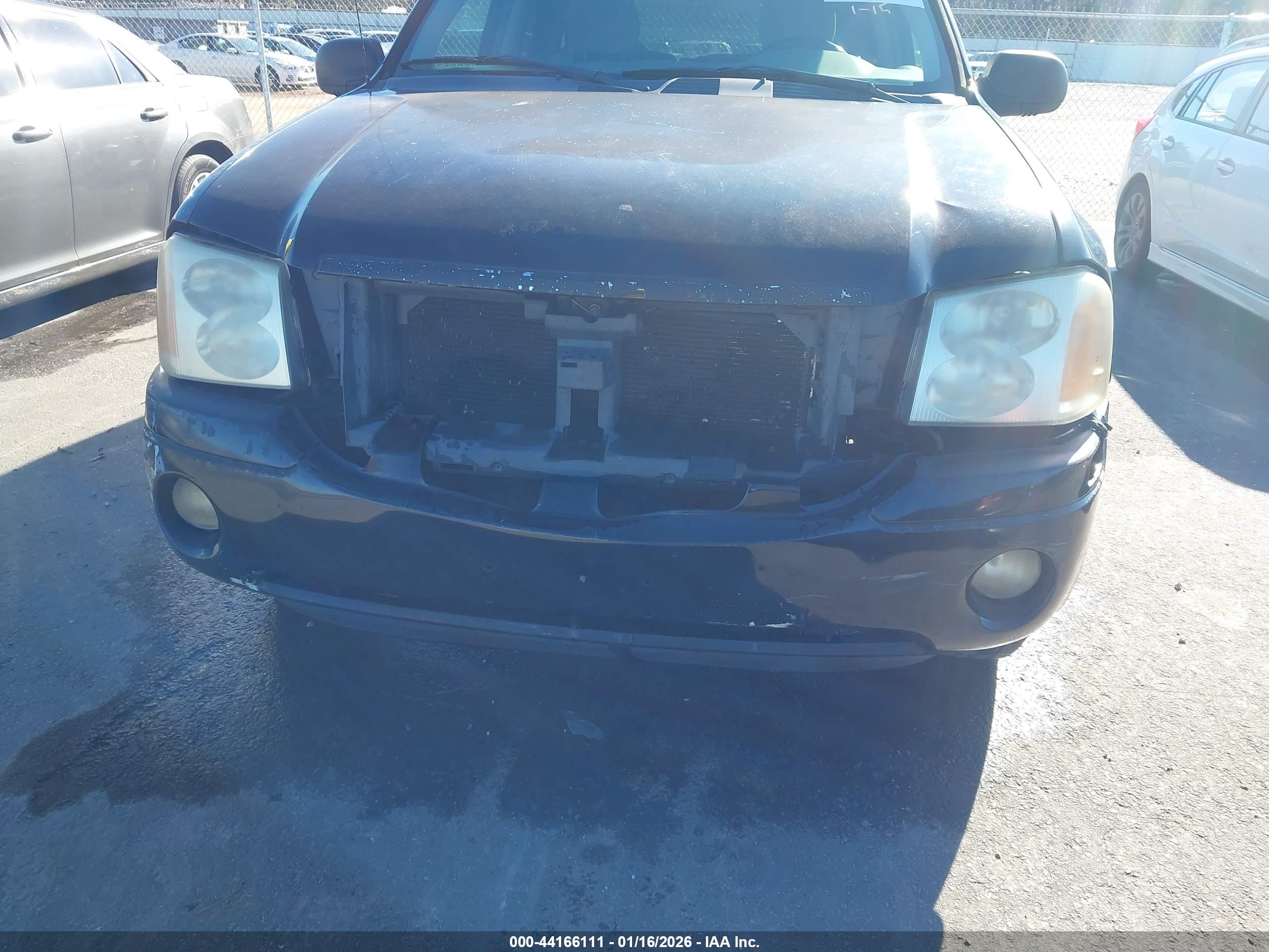 GMC ENVOY image 6