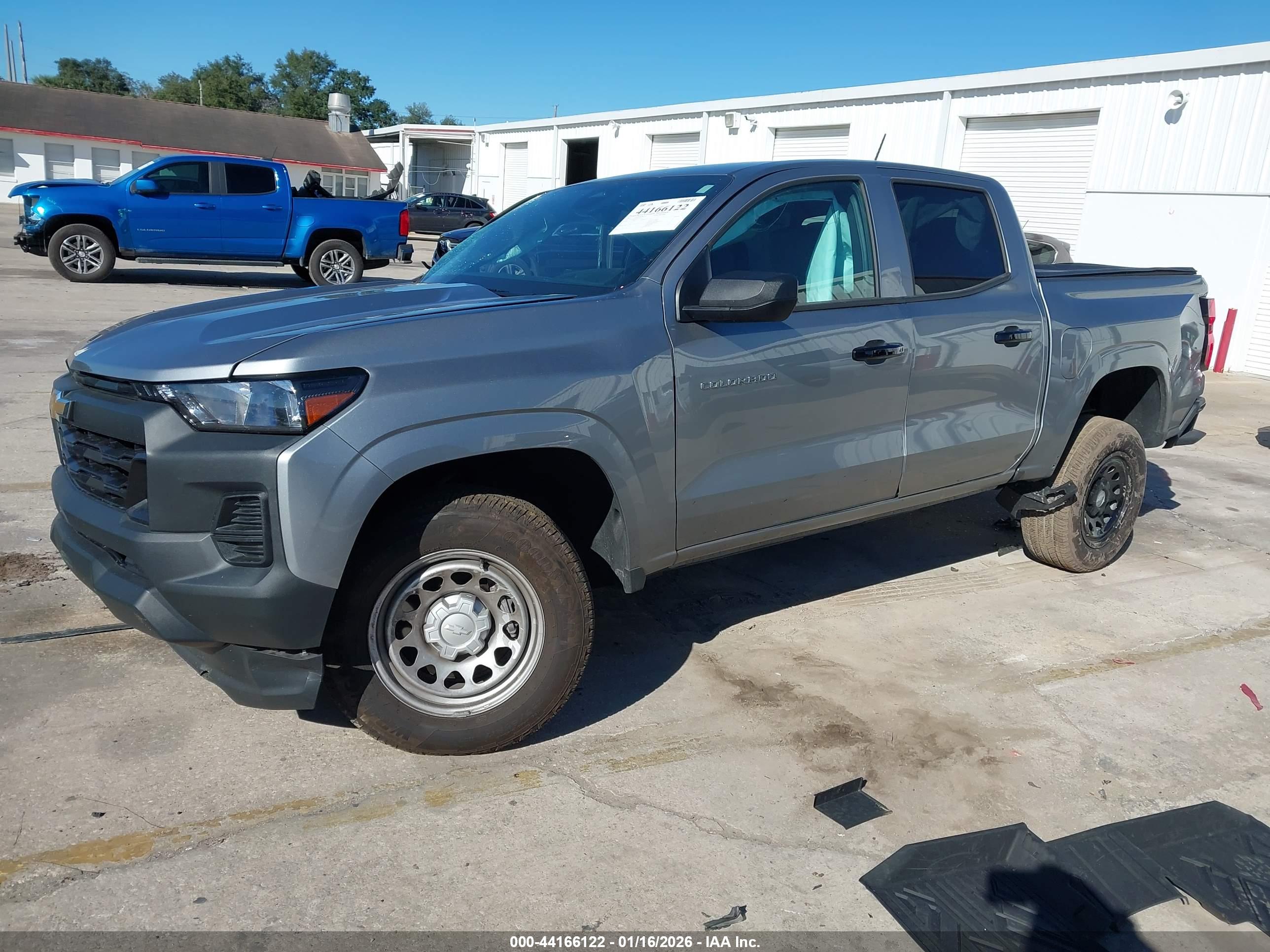CHEVROLET COLORADO image 2